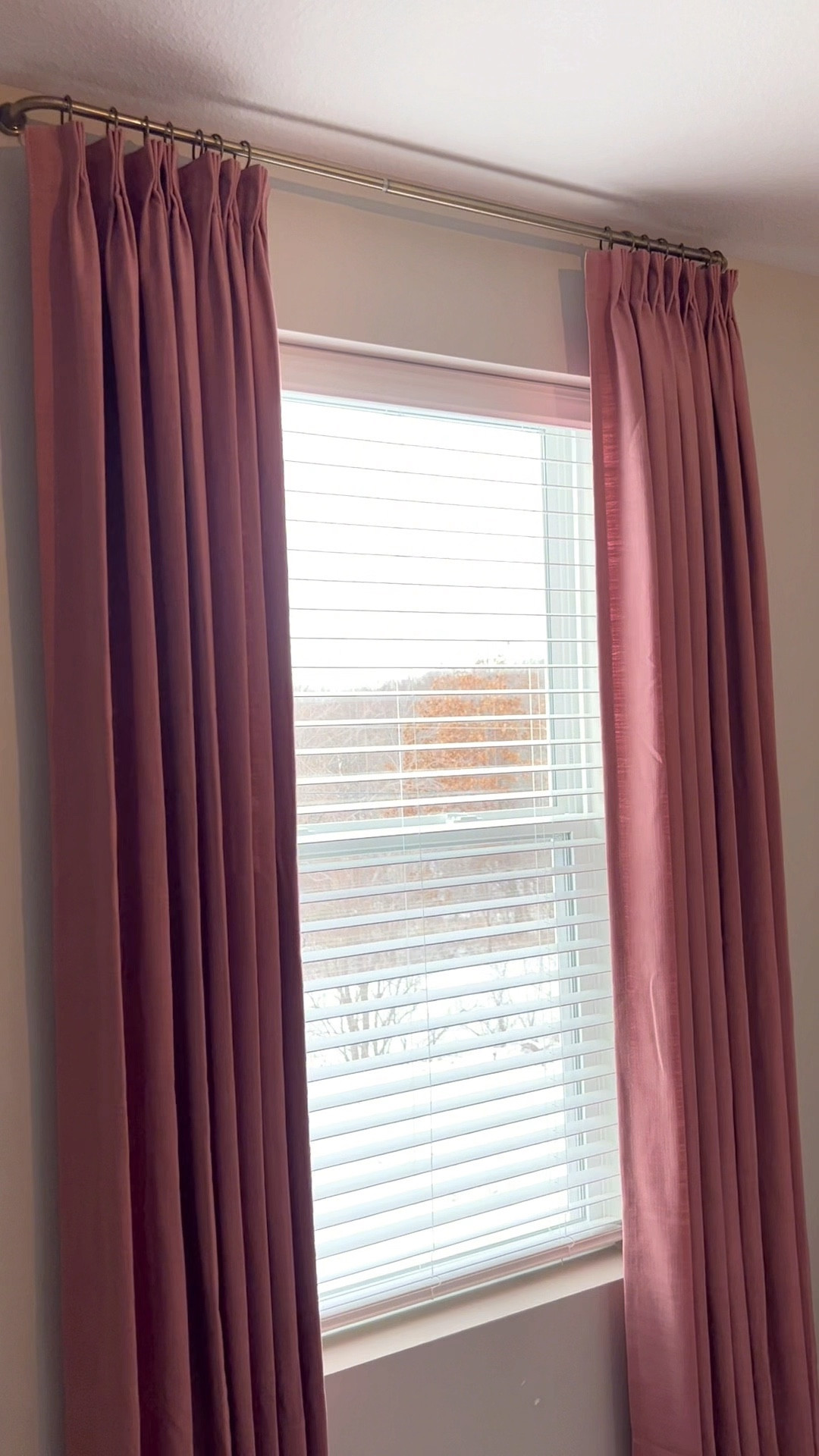 
Isabella Heavyweight Cotton 
Coral 7084-47
Triple Pleat 

#LTKHome #LTKU #LTKKids