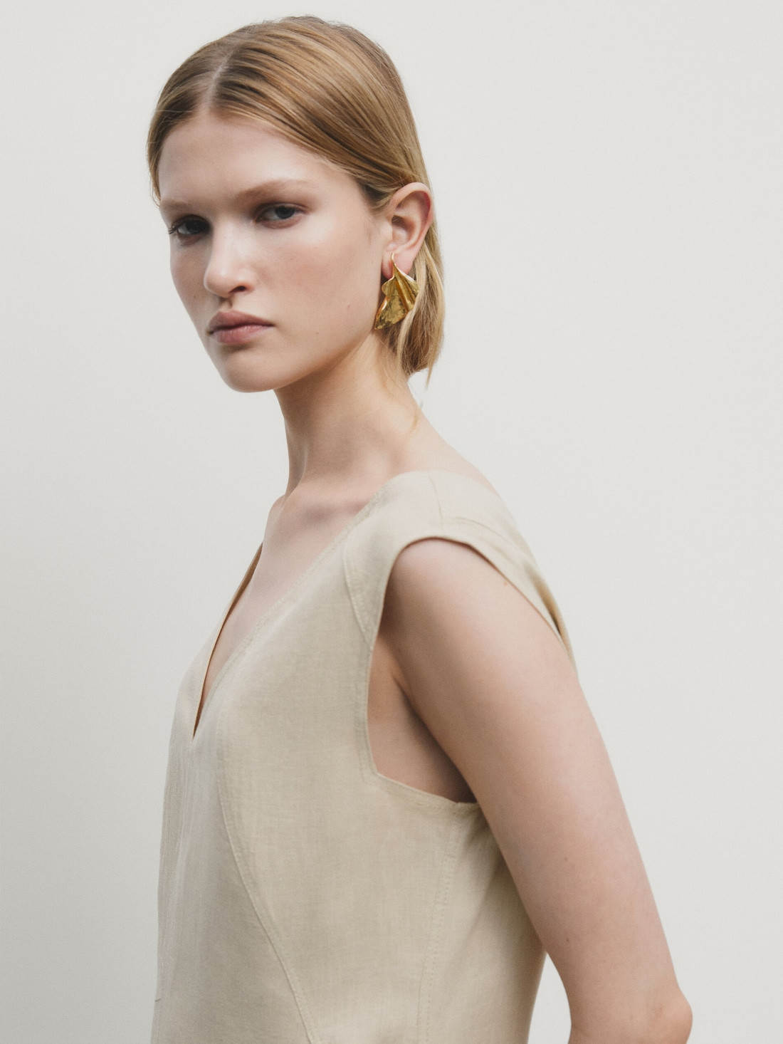Long 100% linen dress with topstitching | Massimo Dutti UK