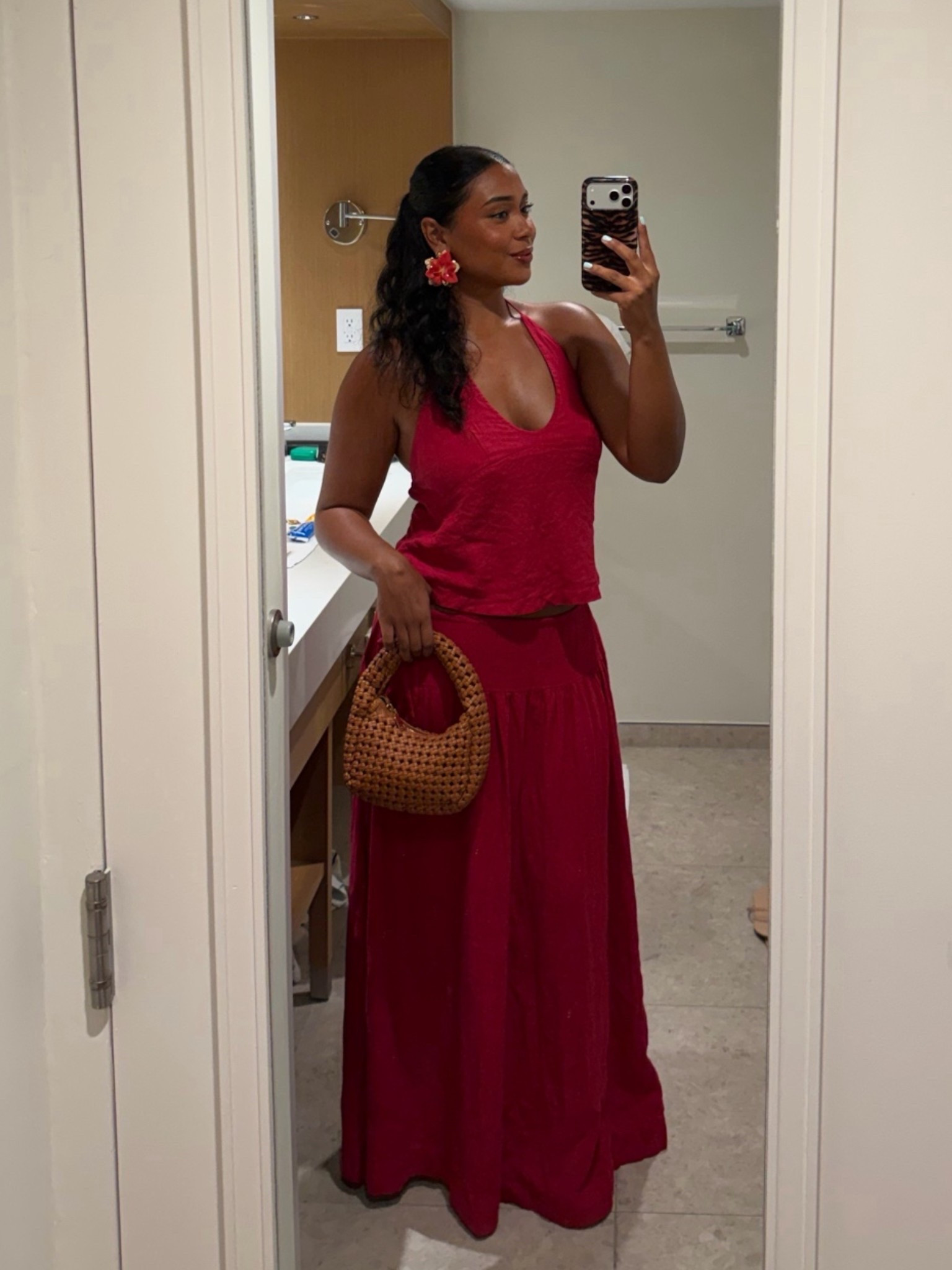 night fit in Aruba🌺💕probably my favorite matching set I own… the quality, the feel, is EVERYTHING (so comfy, linen blend and gives you two outfits if you style the pieces individually)

Runs a little big (stretchy waistband and top ties in the back), wearing a M

#LTKootd #LTKSeasonal #LTKMidsize