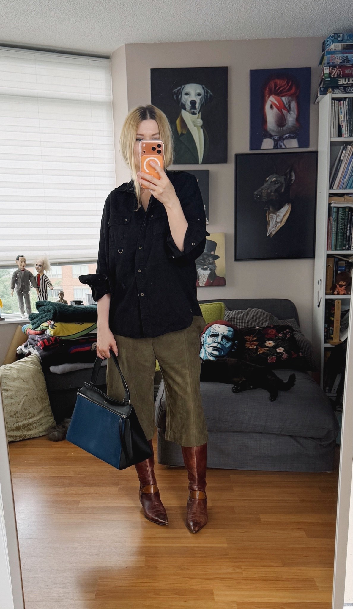 Last outfit of the week. I forgot about these shorts. 
The short, bag, and boots are vintage/preloved.

#LTKcanada #LTKfall #LTKstyletip
