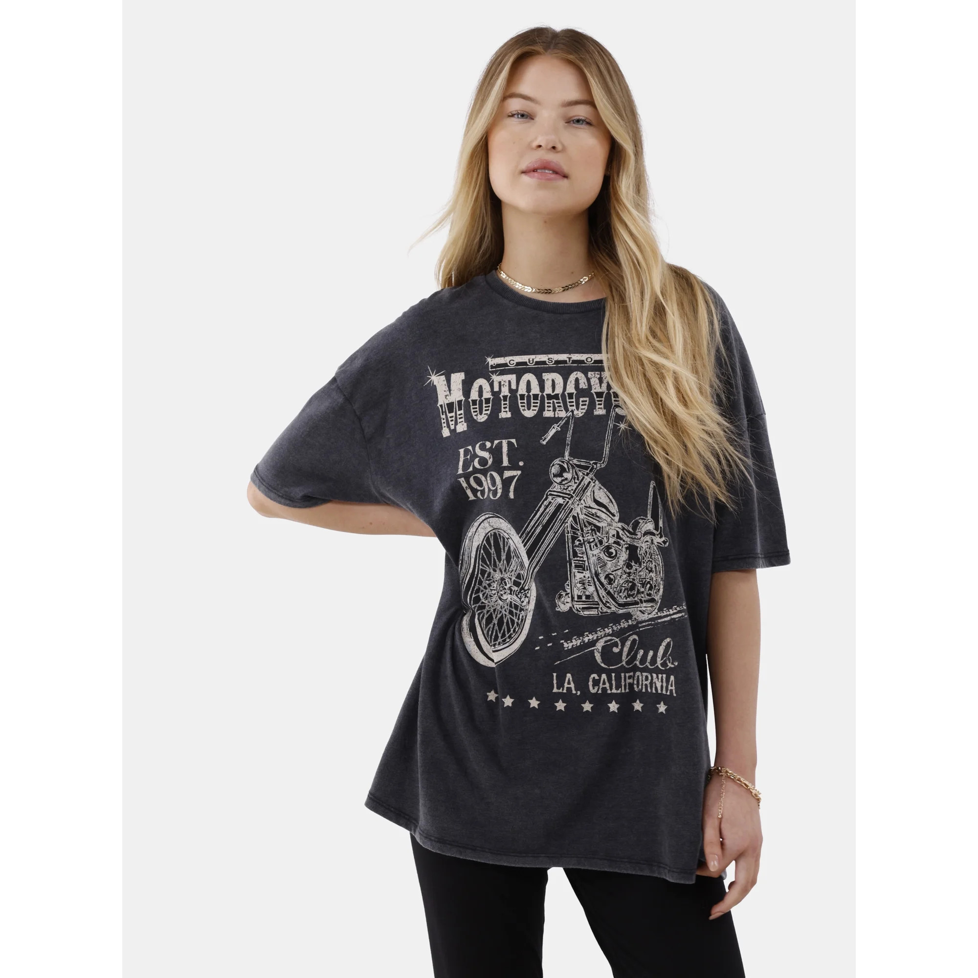 No Boundaries Graphic Boyfriend Tee, Women’s and Women’s Plus - Walmart.com | Walmart (US)