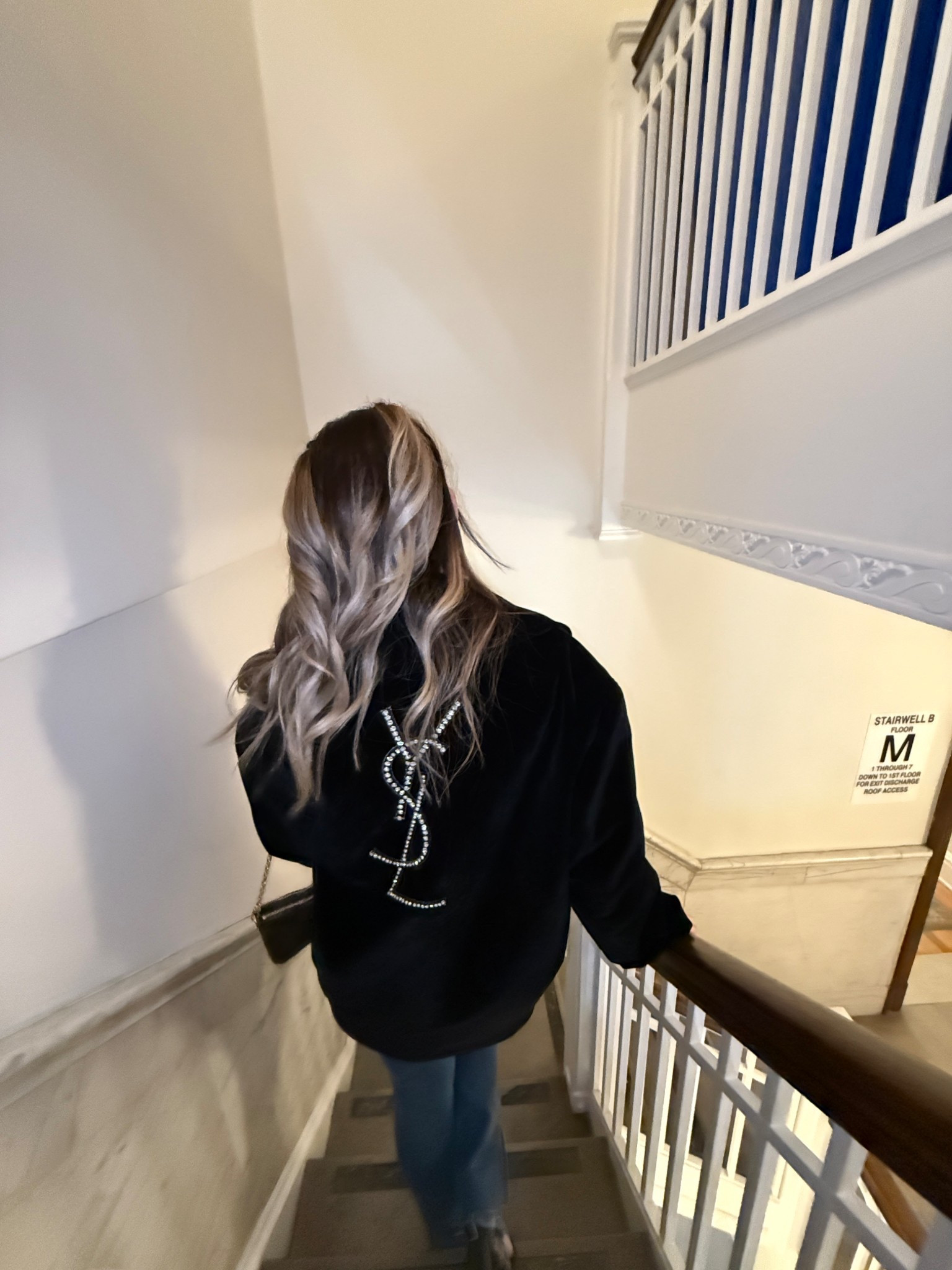 Off-duty but make it elevated 🖤
Oversized black jacket with denim + a mini shoulder bag—my go-to for effortless, put-together casual style.

#LTKStyle #LTKFinds #CasualOutfits #EffortlessStyle #StreetStyle #EverydayOutfit #DenimLooks #MinimalChic 


#LTKootd #LTKmomlife #LTKTall