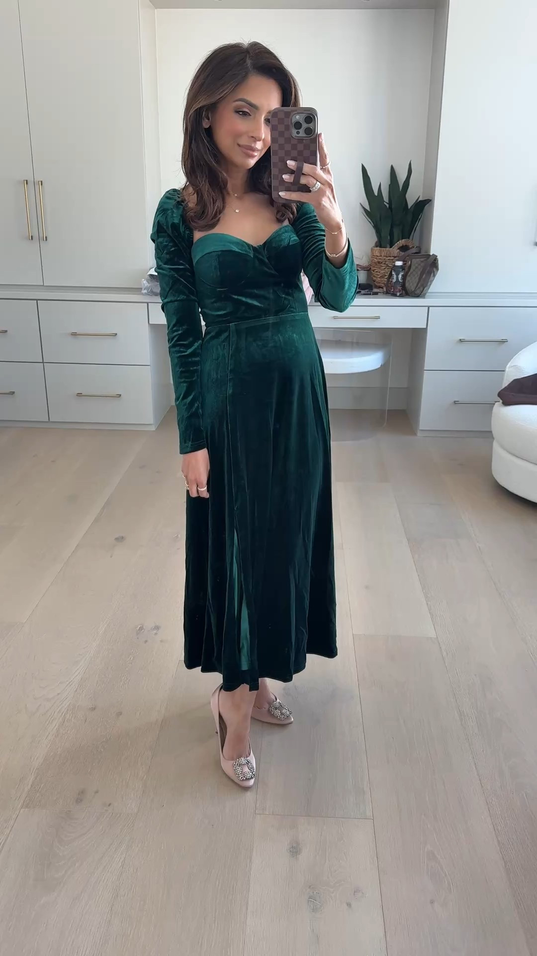 I did my true size XS in this GORG velvet dress! I love this emerald color and this will be so stunning for a holiday party!

#LTKStyleTip #LTKParties #LTKHoliday