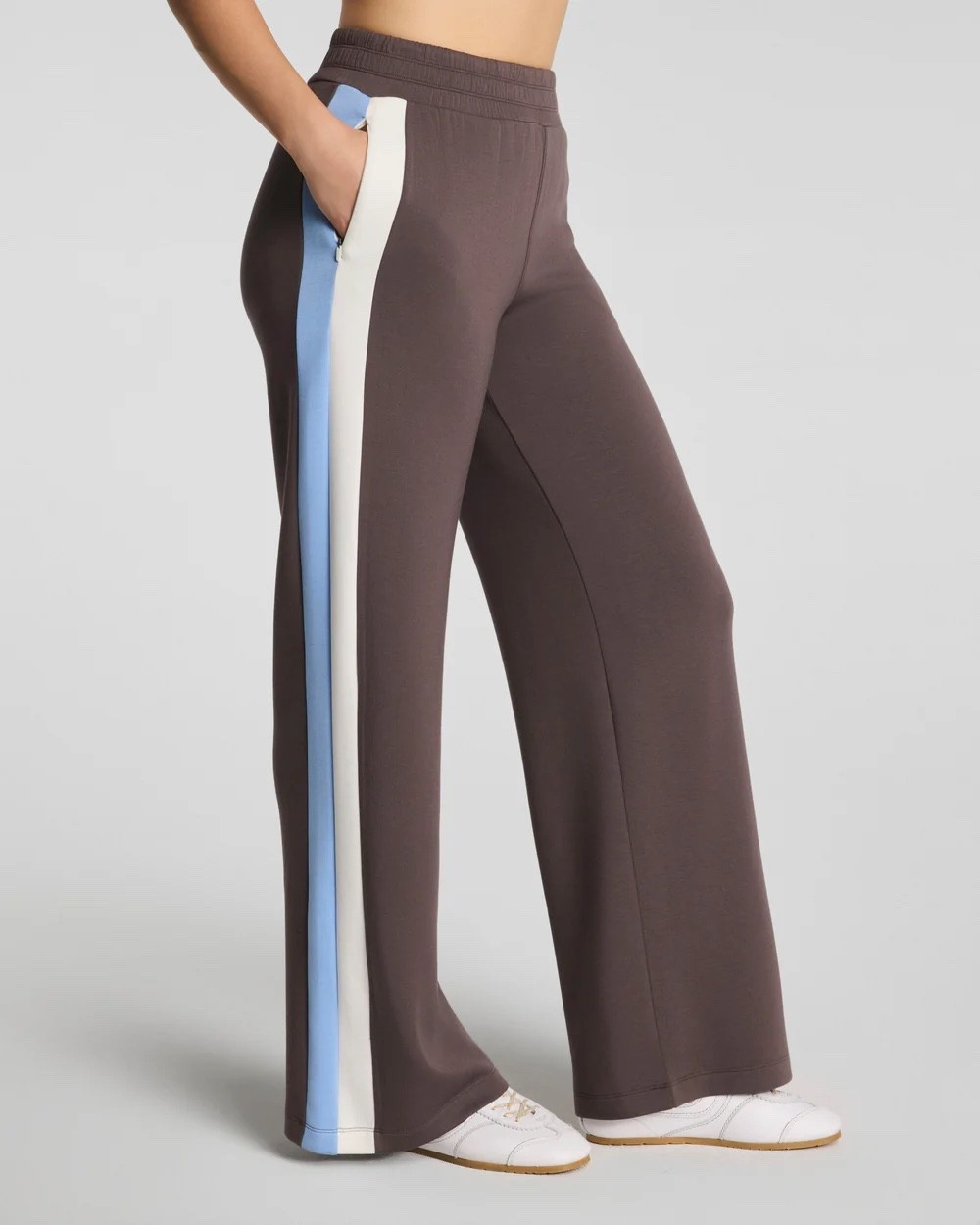 SPANX dropped new colors in the AirEssentials wide leg pants… and I swear they got longer 👀
I’ve always been on the fence about the length, but they’re listed at a 35” inseam—which is actually long for a wide leg.
For reference, my Venice wide legs from Athleta are 34” and hit just right… so this feels promising.
Also—kind of into the color blocking on these sets. Even the track jacket is getting some tall-friendly reviews, which we don’t hear nearly enough of.
If you’ve tried the updated version, I need to know… are they actually longer or am I imagining things?

#LTKPlusSize #LTKTravel #LTKTall