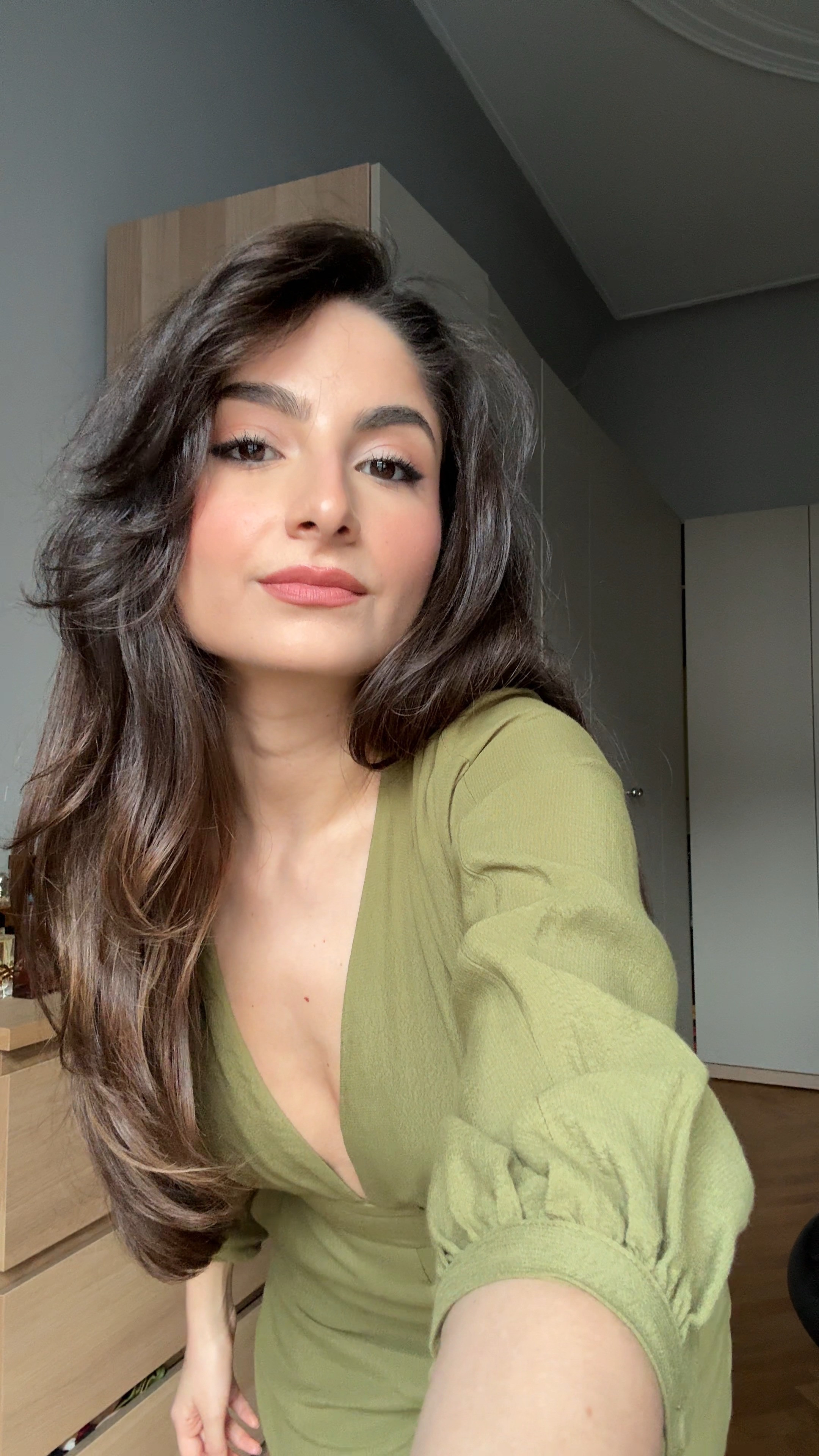 Getting ready for a city wedding 💚#weddingguest

#LTKeurope #LTKdeutschland #LTKspring