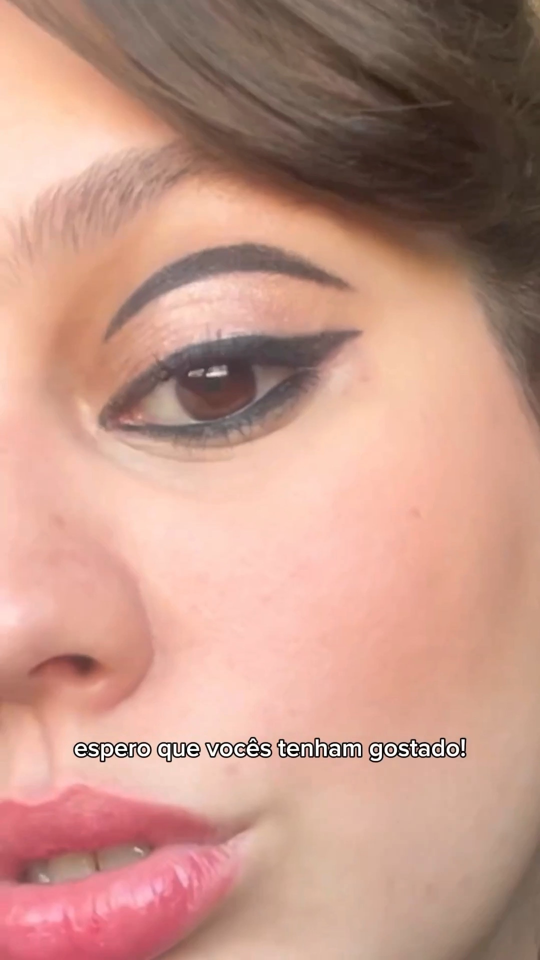 no momento em que eu ví essa maquiagem da Selena Gomez pra divulgação dos novos produtos da Rare Beauty eu sabia que eu tinha que fazer 🖤 usei a sombra em stick all of the above na cor “well-being” e o delineador em gel perfect strokes na cor “true black”

#LTKbrasil #LTKbeauty