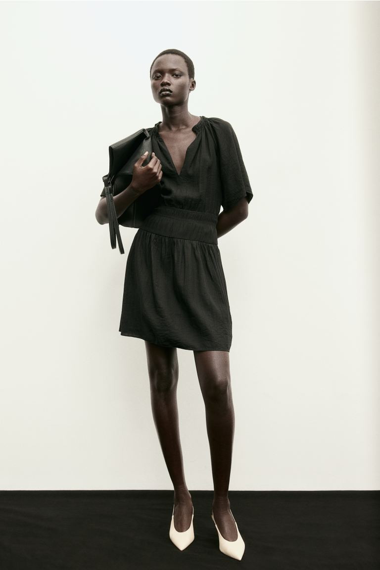 Smocked-detail Dress - V-neck - Short sleeve - Black - Ladies | H&M US | H&M (US + CA)
