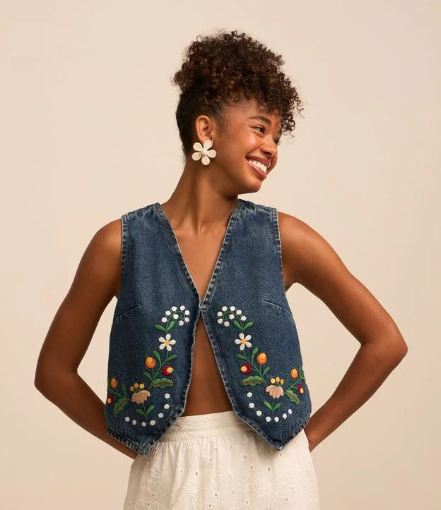 Colete em Jeans com Bordado Florzinhas Azul - Lojas Renner | Renner (BR)