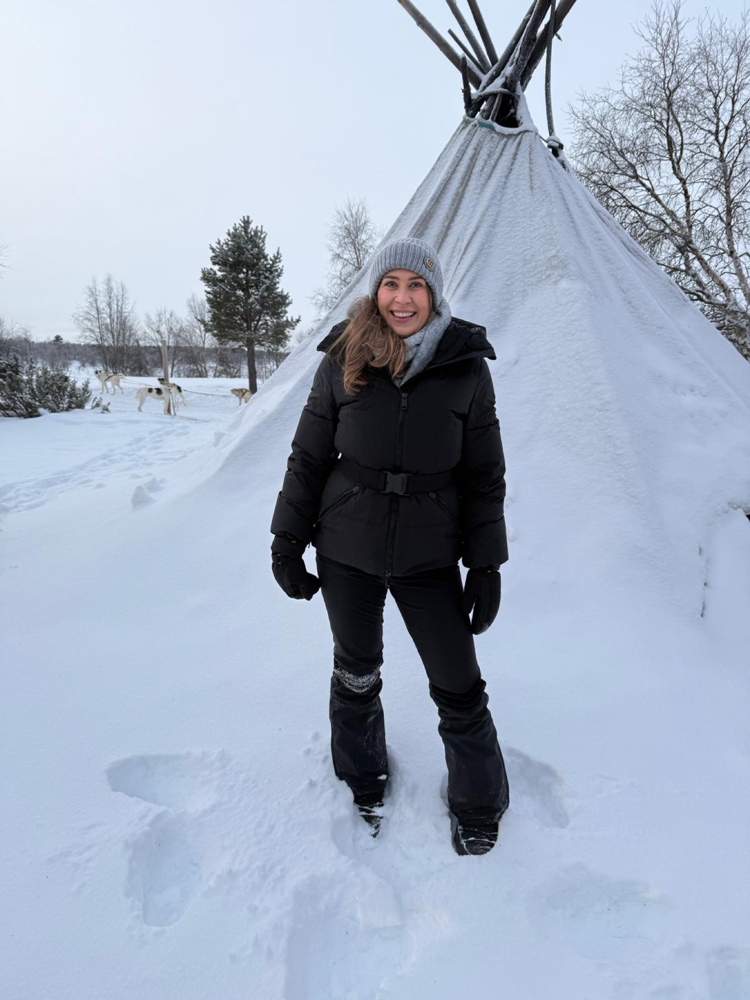 -36 
Call of the Wild Husky Safari ❤️

Gucci Hat
Arctic Fox Scarf
Goldbergh Coat
My Sunday ski pants 
Marks & Spencer’s Thermals
Moon boots 

#LTKtravel #LTKeurope #LTKwinter