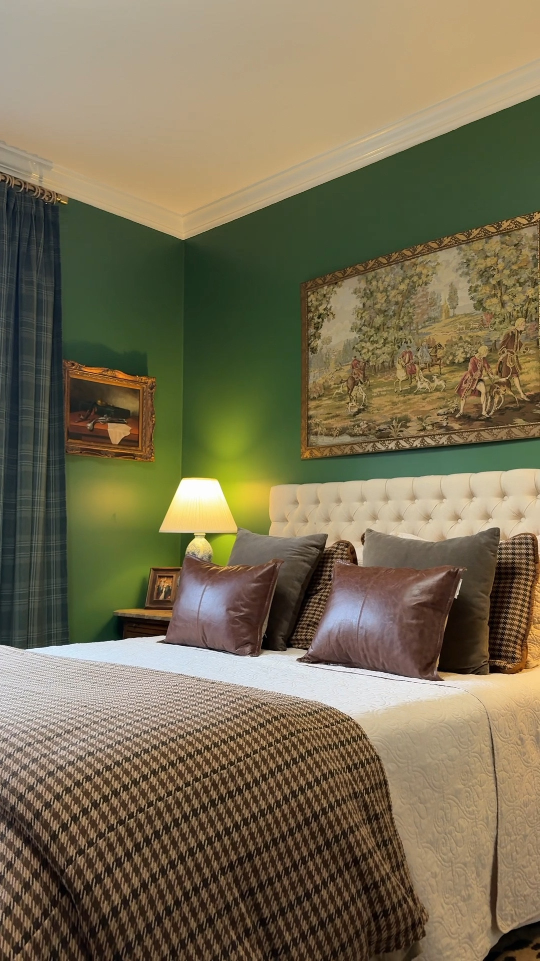 The bedding that brought this room together 🤎

When I was designing our guest room, I wanted it to feel like something straight out of a Ralph Lauren home timeless, tailored, and layered with rich textures.

This houndstooth bedding was the missing piece. It adds that perfect amount of pattern while still feeling classic and understated. Paired with the leather pillows and warm wood tones, it gives the room that cozy, collected feel I love.

Bedding is linked 



#LTKHome