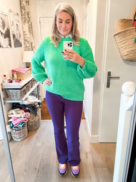 Outfits of the week

Sunday chill in a thick bright green wool sweater (old C&A), a polka dot dicky collar, purple flared leggings (Costes,L) and multi colored Puma sneakers. 



#LTKSeasonal #LTKeurope #LTKstyletip