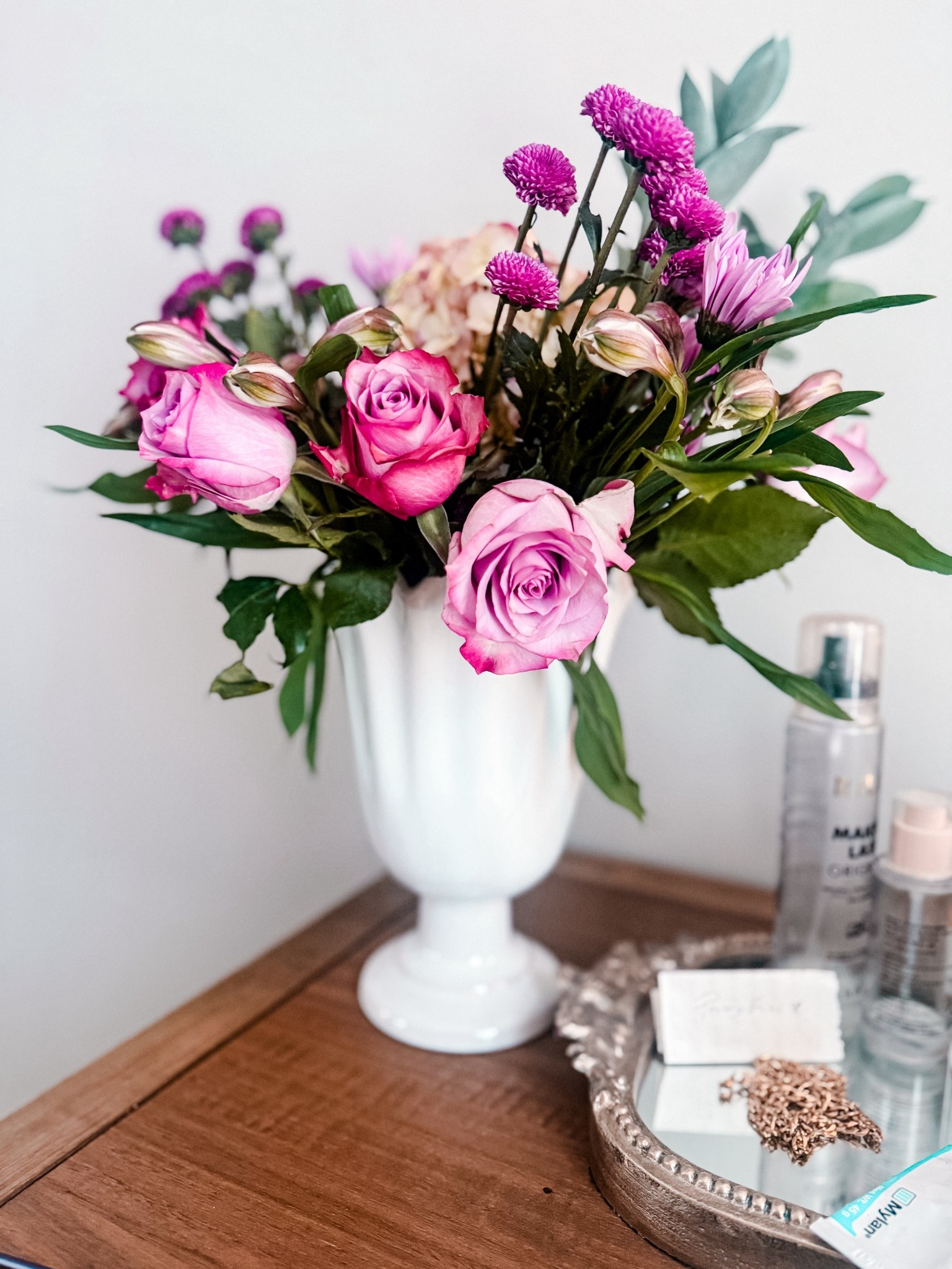 Still obsessed with this Walmart vase 😍