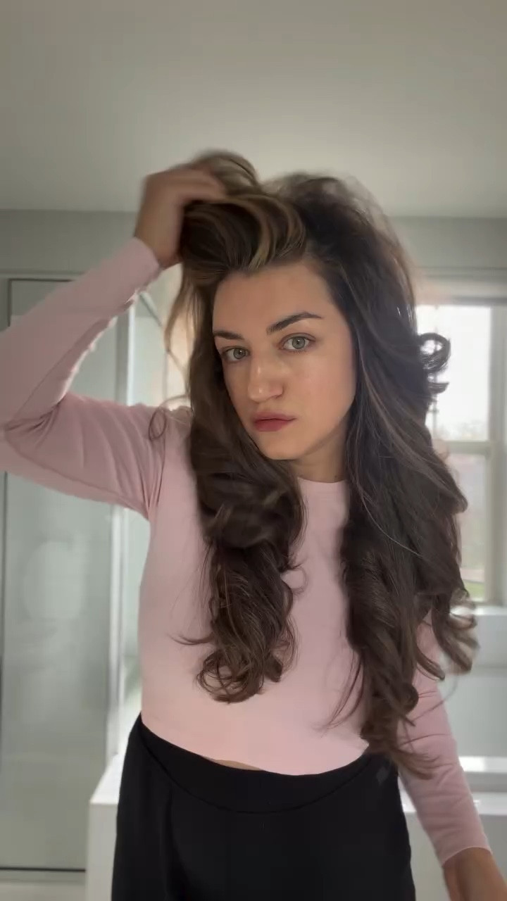 If you haven’t pulled the trigger on an air tool because of the price — I’ve found your tool. The difference between the @t3micro Aire 360 and other airstylers is that this has ceramic barrels — it made my curls look shinier + have noticeably less frizz, and the curl lasted for days. It’s also affordable and comes in the most gorgeous colors.
.
.
Hair, hair tutorials, air tools, airstylers, T3 Aire 360, blowout, long hairstyles, hair care routine @ultabeauty

#LTKGiftGuide #LTKBeauty #LTKHoliday