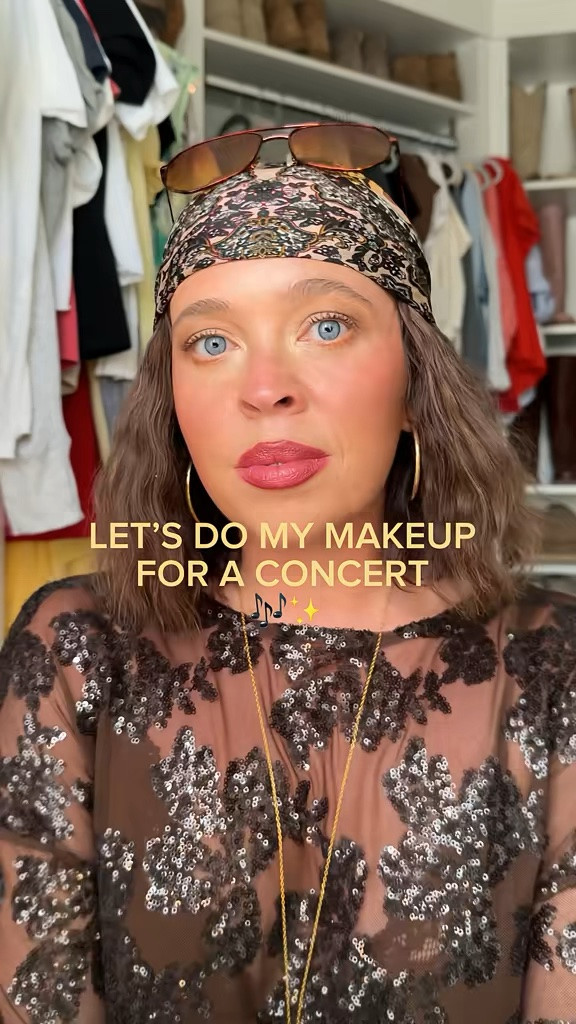 Concert Make Up Look 🎶

Saie Blush: Stella 
Lip Liner: Date Night 
Contour Stick: Biscuit 
Tarte Maneater Passion Palette