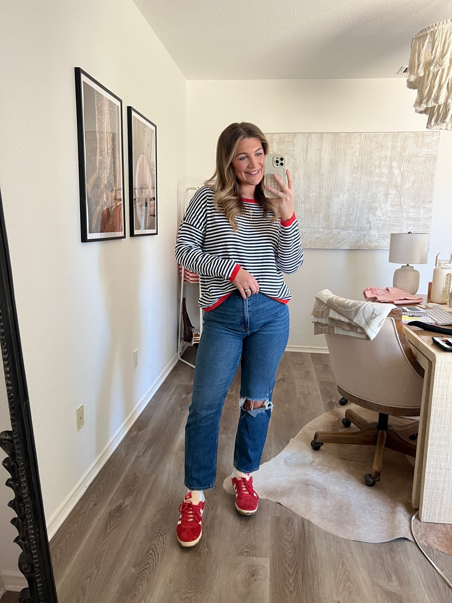 Yesterdays outfit of the day! My jeans are the second medium destroy option! 

#LTKfindsunder100 #LTKstyletip #LTKshoecrush