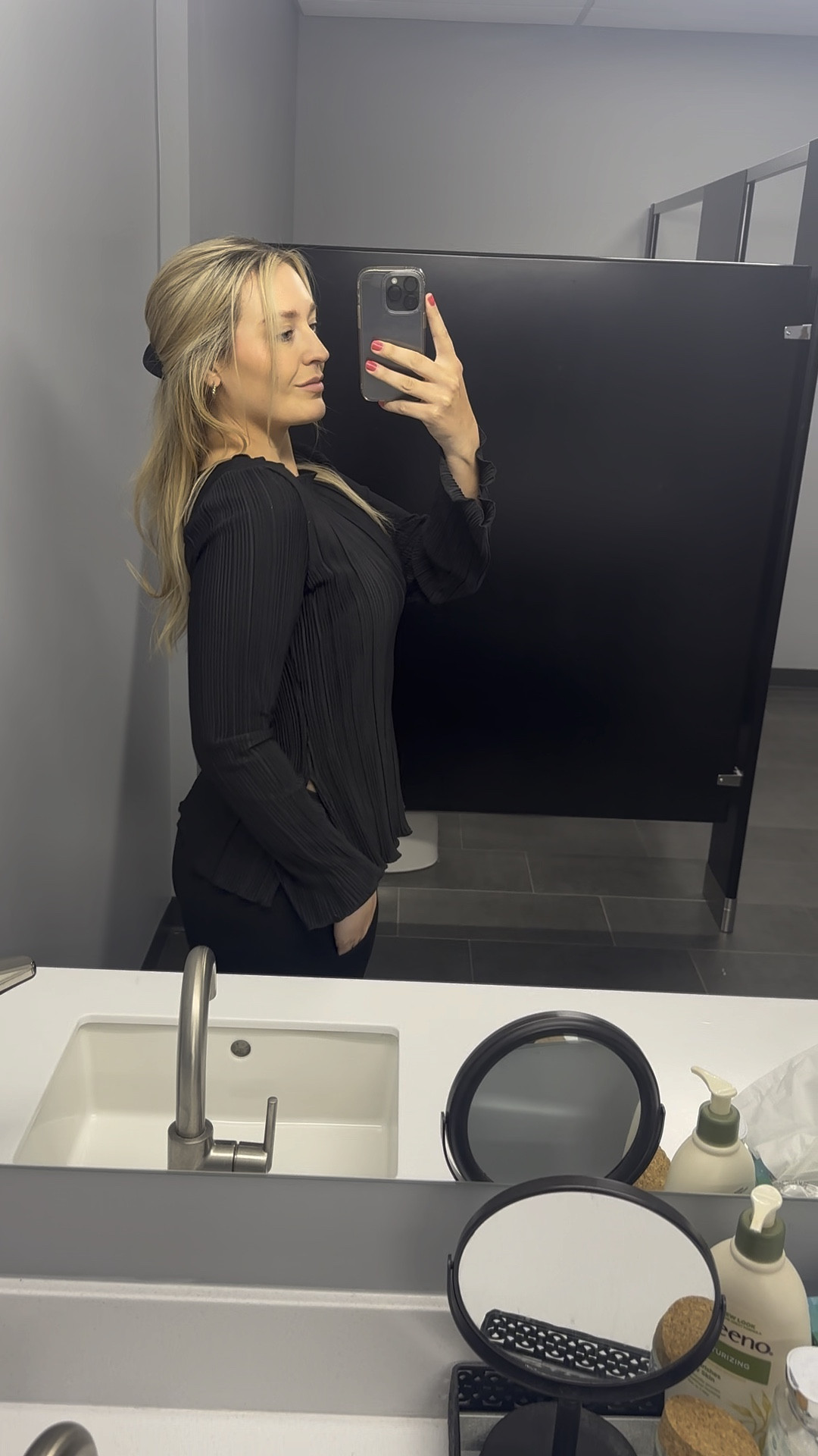 Happy Monday! Here’s my all black Monday outfit for the office :) I wear a medium in all! 

#LTKVideo #LTKfindsunder50 #LTKworkwear