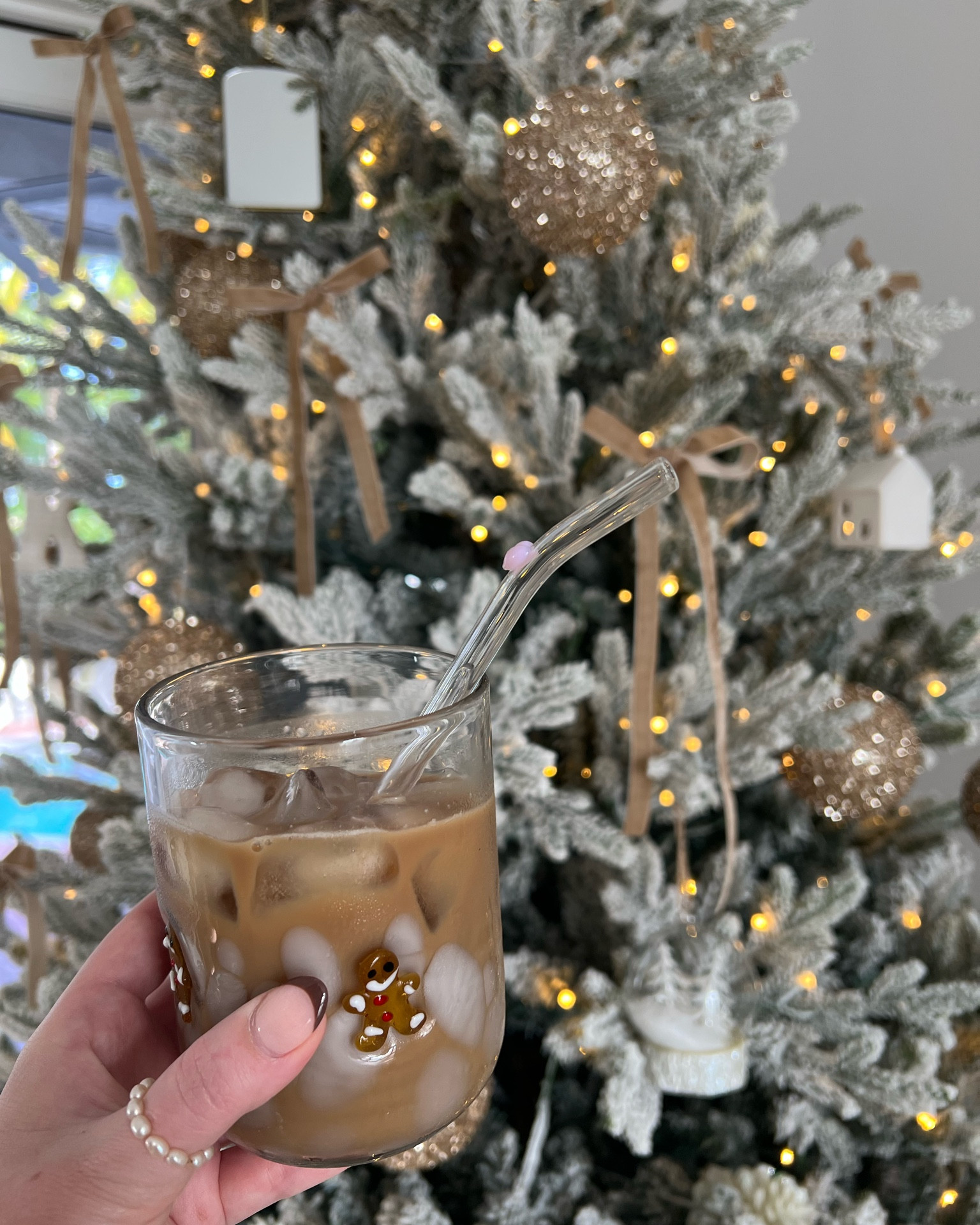 Sneak peek of our Christmas tree!! Our gold tinsel ball ornaments are on major sale so I wanted to share before they sell out. They’re so pretty and sparkly in person✨ 

Target, flocked Christmas tree, gingerbread man glass, ribbon bows, velvet bows, Anthropologie, gold Christmas decor, holiday decor, bow ornaments, fancythingsblog

#LTKHoliday #LTKfindsunder100 #LTKhome