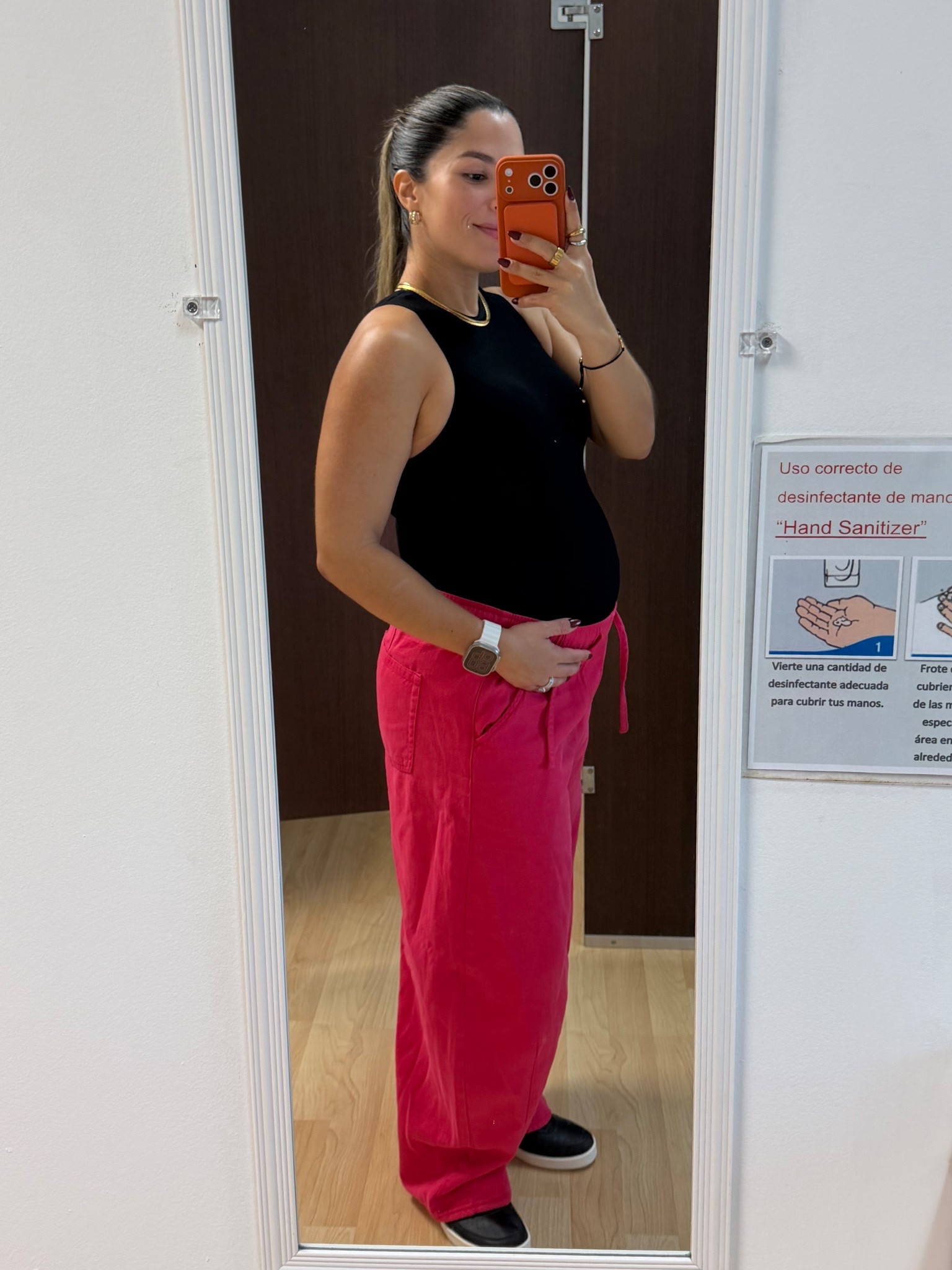 Me compré este pant en 3 colores size Medium para usar durante el pregnancy y es un éxito. Para luego del pregnancy los hubiese comprado Small. 