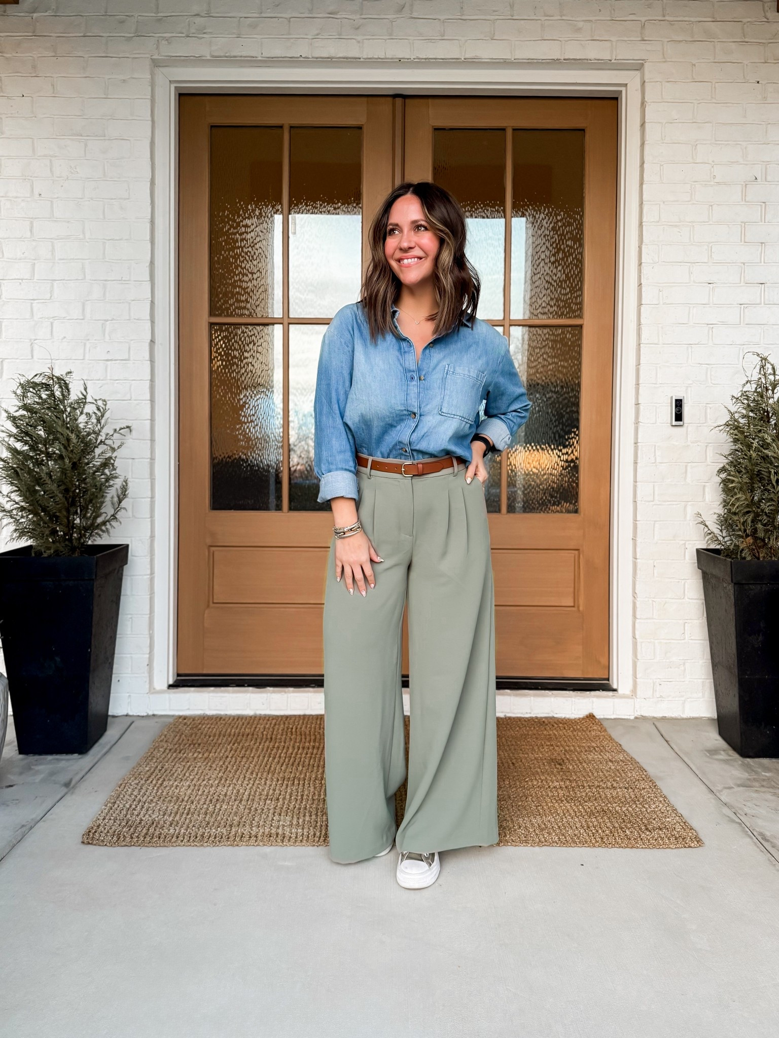 Obsessed with these pants. True to size I wear a 6 and I’m 5’4” and the regular length is great on me with a platform sneaker or slight heel. Top- true to size in a medium  