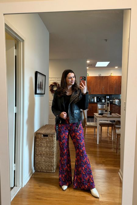 What I wore to bookclub this week! I love a fun floral pant and keeping the rest of the outfit simple with a black headband and a gold necklace  

#LTKstyletip #LTKfindsunder100
