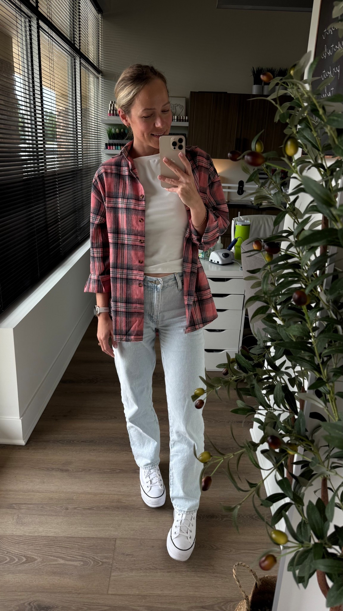 This outfit = clean, comfy, and a little bit cozy 🧺✨
Layering a soft plaid shirt over my go-to white tee and light-wash jeans — aka my fave morning uniform when it’s sunny but still chilly. Finished it off with white high-top Converse for that classic feel 🤍

#OOTDmirror #CleanGirlStyle #PlaidLayers #CasualCapsule #SpringOutfitInspo #LayeredLook #PerfectTrendyFinds #CapsuleWardrobe #MinimalStyle #ComfortIsCute


#LTKStyleTip #LTKSummerEdit #LTKSeasonal
