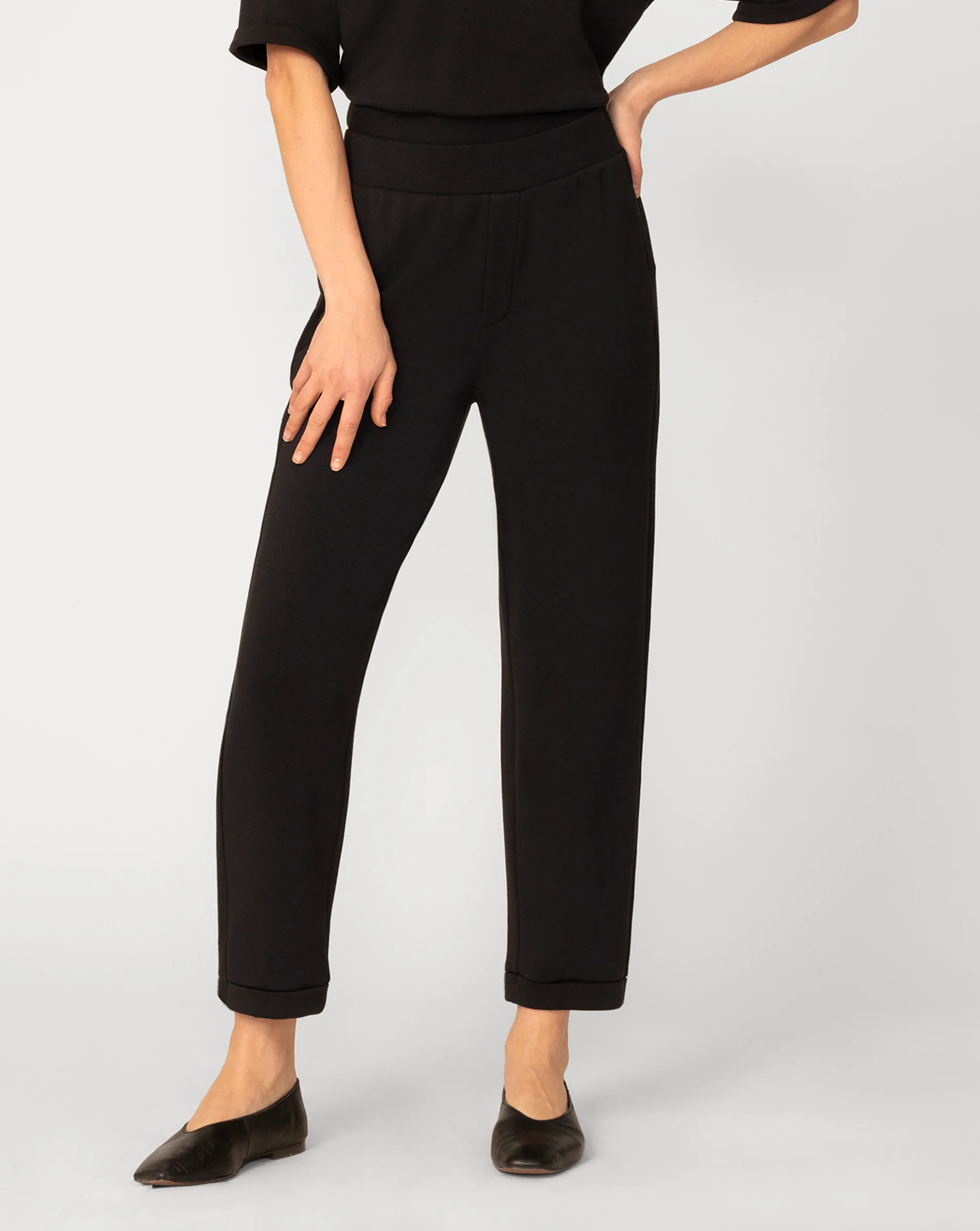 Women's Cropped Barrel Drawstring Pant in Black Onyx | Feather & Gray | Cable & Gauge