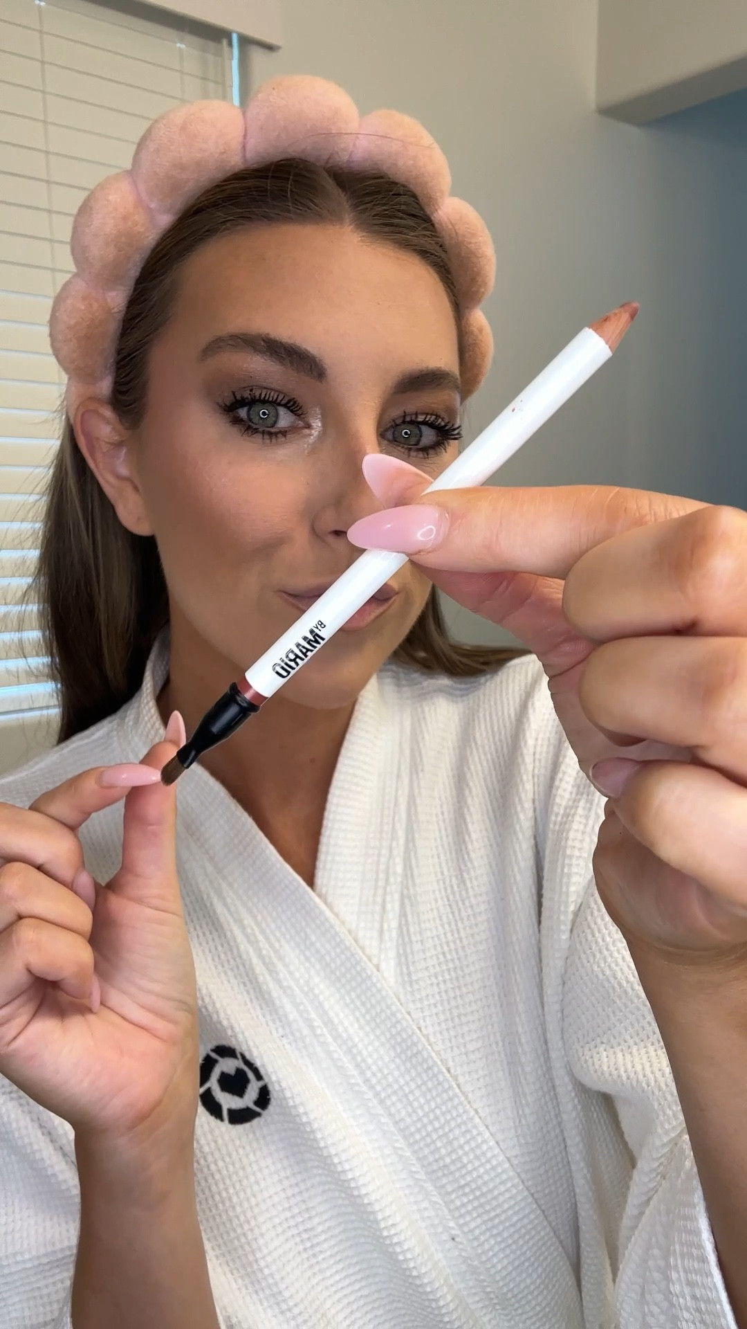 Loving this fall lip combo!!

Liner shade: Burnt Sienna
Lipstick shade: Crème D'Nude 
Gloss shade: She’s Independent 