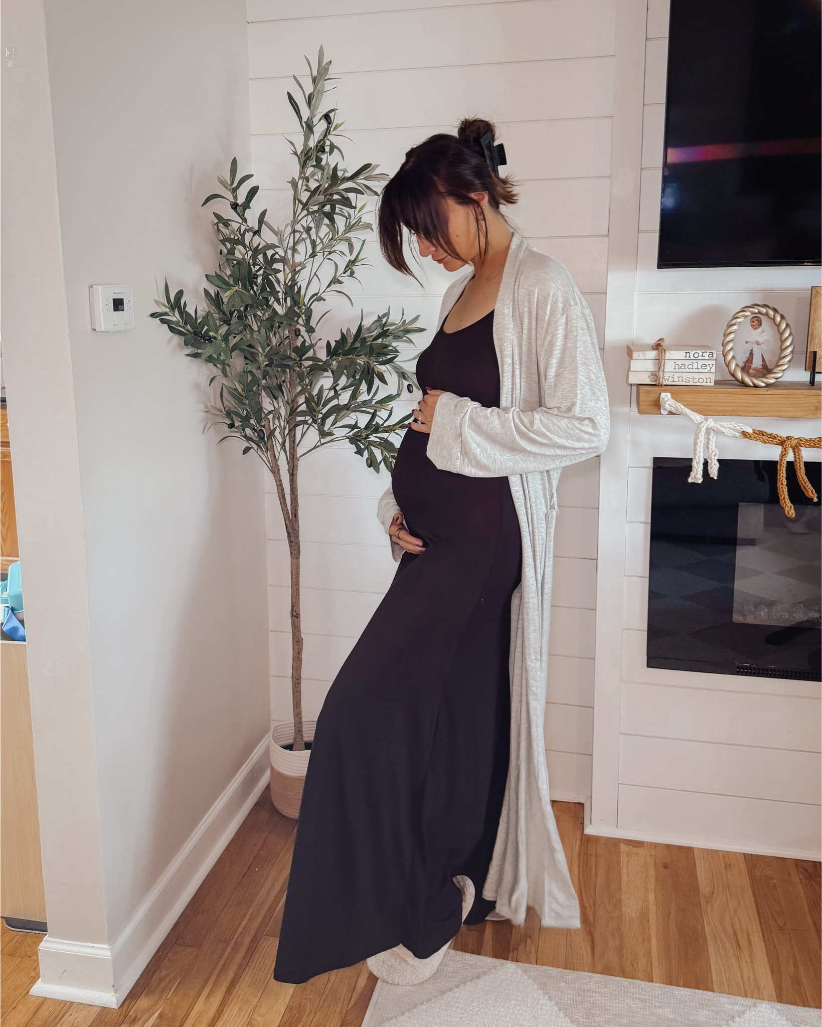 The softest set around ✨🤗🤰🏻 bumping and comfy and cute. 

Wearing a small in each item. 

Bump friendly / maternity / black dress / robe / pregnancy outfit / lounge outfit 

#LTKBump #LTKStyleTip