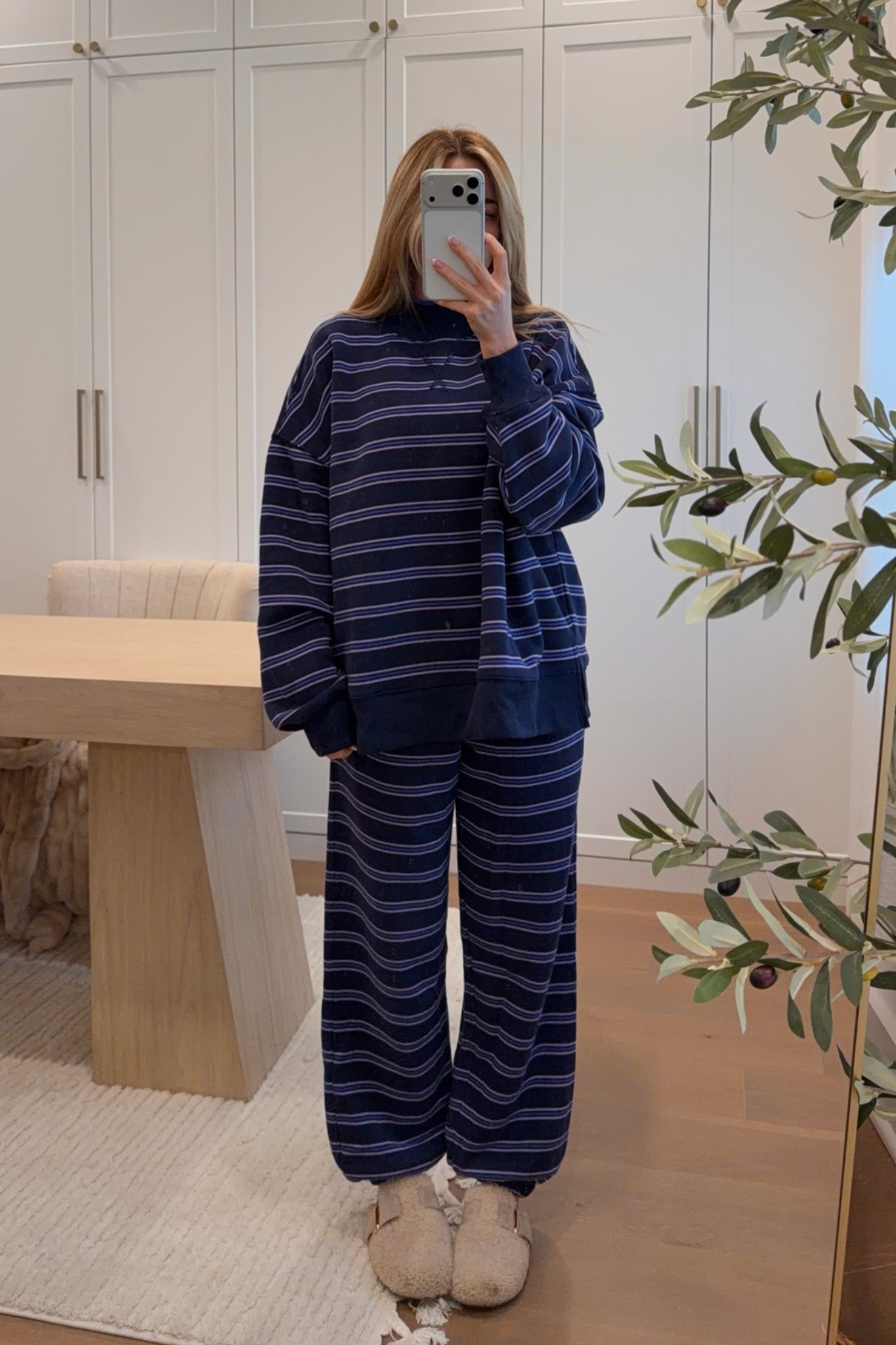 sweatshirt: medium // jogger: xs — ohhh my, i love this striped set! cozy & cute.