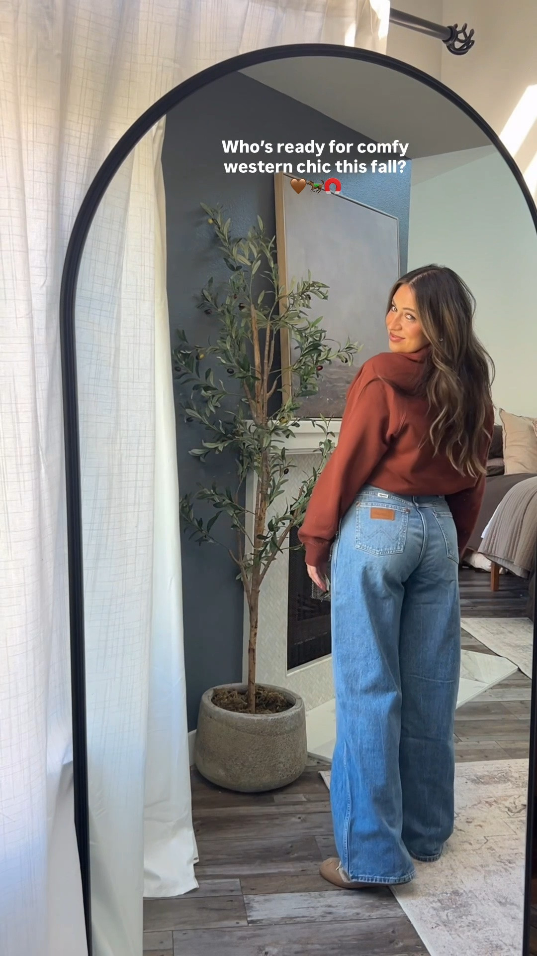 Comfy fall western chic 🐎🤎 The most flattering jeans and cozy quarter zip from @wrangler #sponsored
Wearing jeans size 28 and medium in the quarter zip!