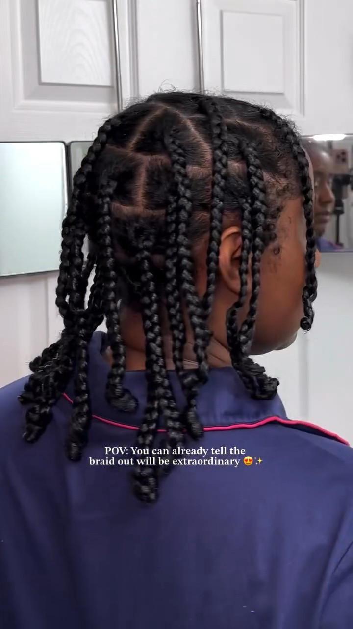There’s no time to sit and let my hair dry, so I’ll be wearing these cute braids for a couple days and take them down for a braid out ☺️✨

#NaturalHair #Hairstyles #NaturalHairstyles #MomLife