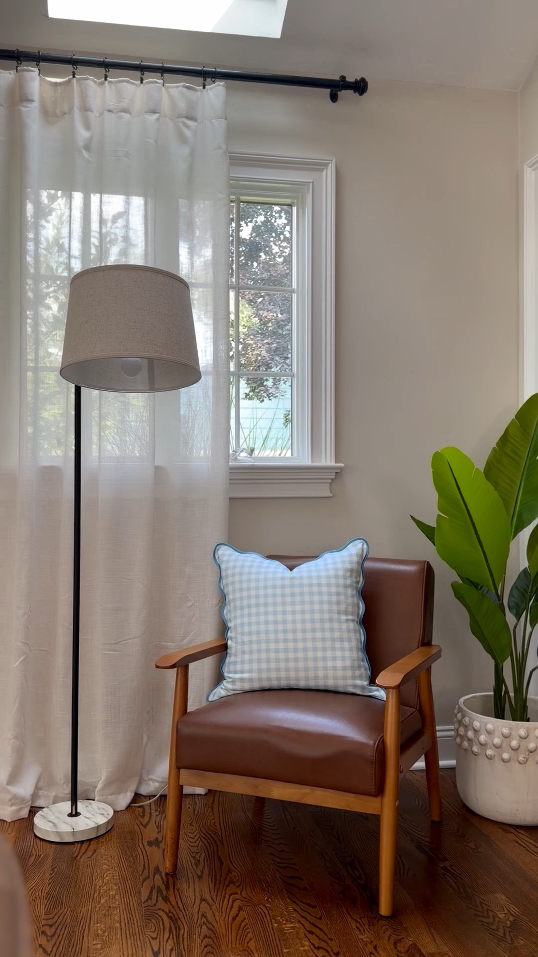having trouble decorating an empty corner in your home?

Follow this simple formula:

• 1 tall plant or tree in an oversized planter
• 1 accent chair with a pretty throw pillow
• 1 floor lamp

Let me know if it worked for you! 🤗

#LTKHome #LTKOver40 #LTKstorytime