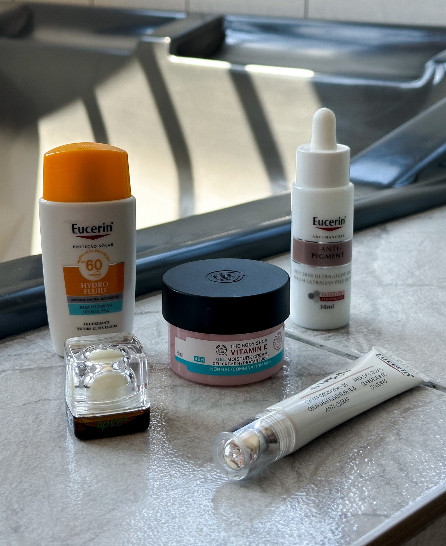 Lembrete para o seu skincare da manhã! 🤍✨ Faz alguns dias que estou usando apenas esses produtos de manhã e estou amando o resultado da minha pele! 
.
Ordem de aplicação:
Sérum Anti-Pigment 
Creme para área dos olhos 
Hidratante facial 
Protetor solar 
Hidratante labial 


#LTKbeauty #LTKbrasil