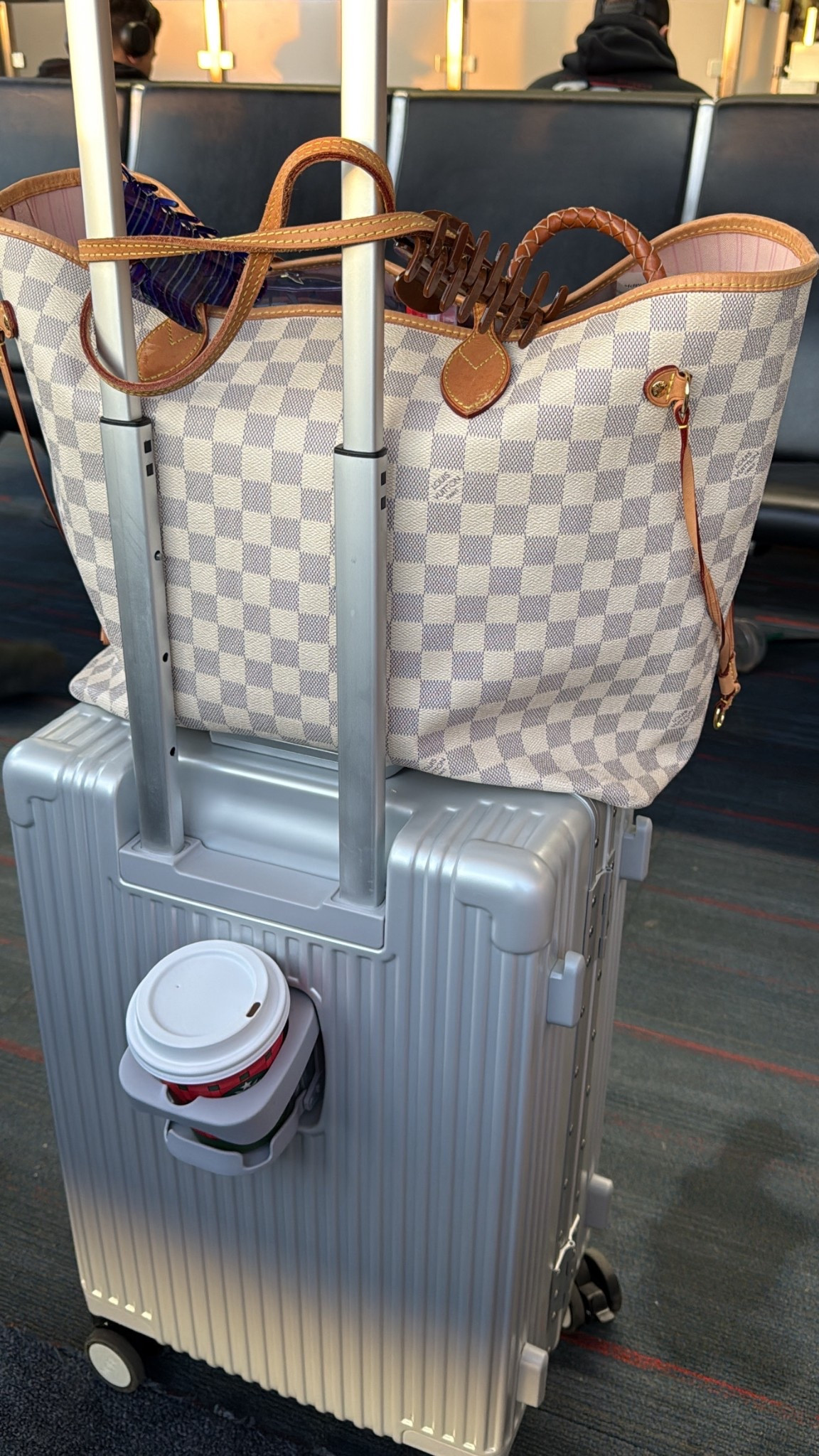 just got this carry on from nobl travel & i loveeee !!