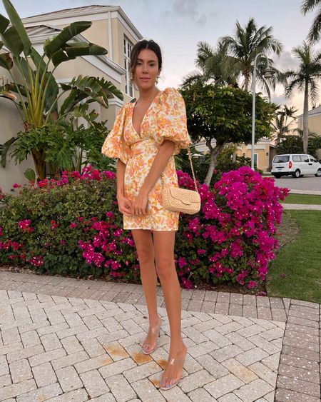 Dinner outfit - vacay style 🌴 wearing size small in the dress. My bag is old but I linked a similar one from the same brand!

Resort wear; beach style; travel style; beach outfit; beach dinner outfit; floral dress; summer dress; dress 

#LTKwedding #LTKtravel #LTKunder100