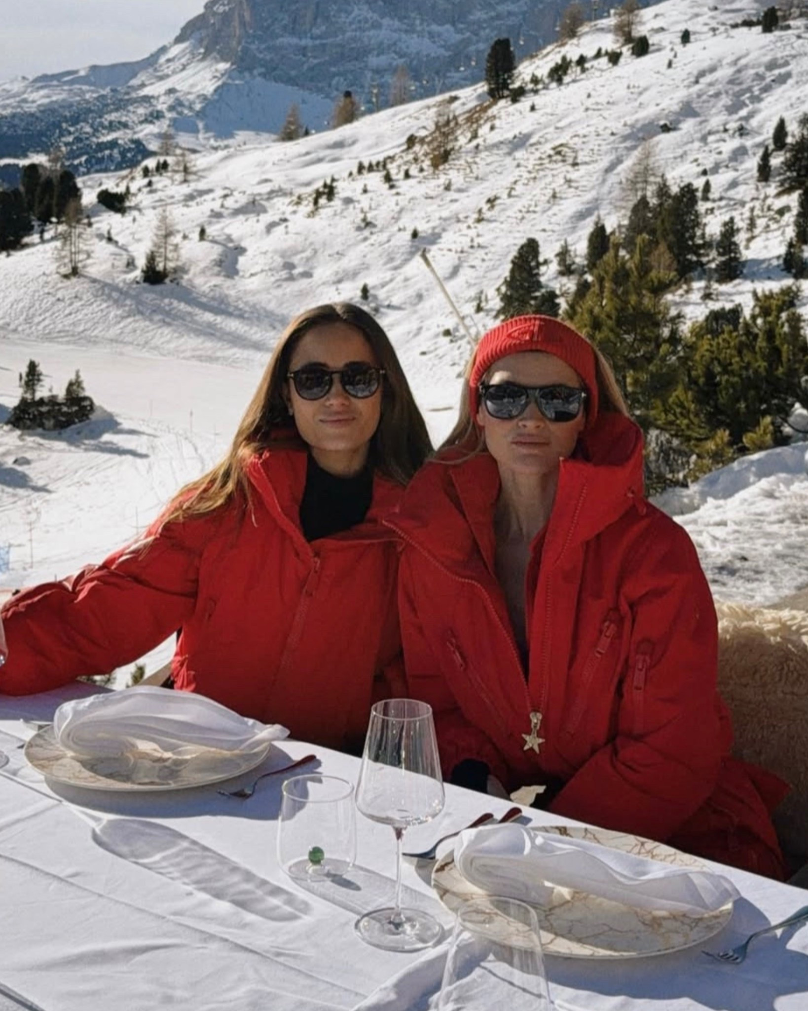 Lunch in red on the slopes❤️ both in a full look by Goldbergh  

#LTKwinter
