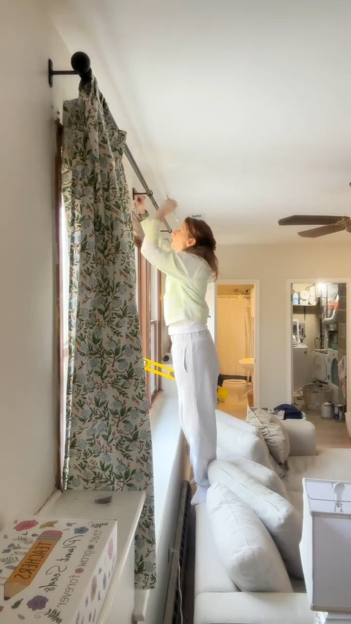 Finally found some beautiful curtains for this big window in our den. It’s very private outback so I debated just leaving this window without a treatment, but that harsh winter light  makes watching tv during the day in here pretty tough. Found these on Etsy and they are super cute and add a splash of color and pattern to this room 😍