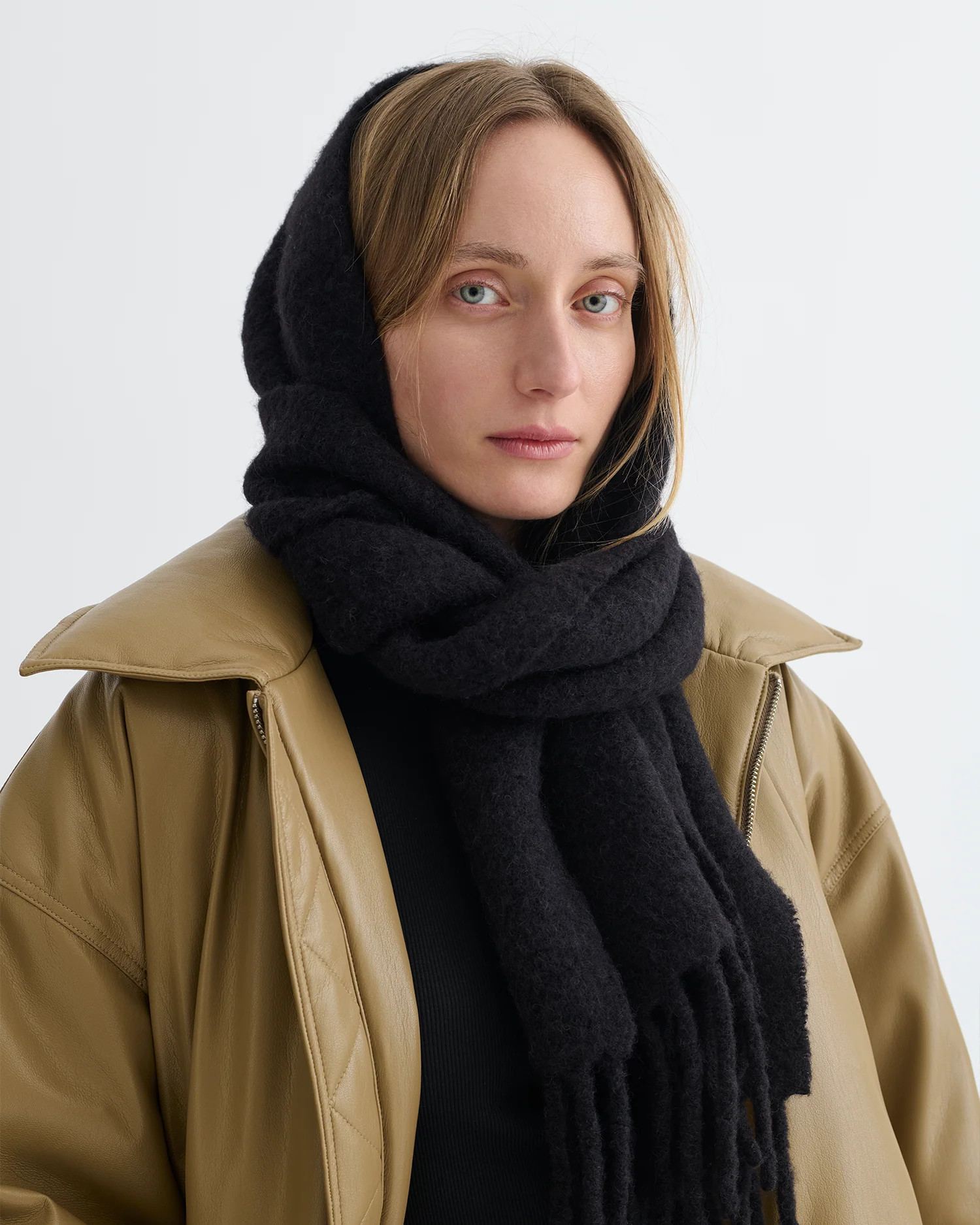 Fluff - Narrow Fringe Scarf - Black | Nanushka