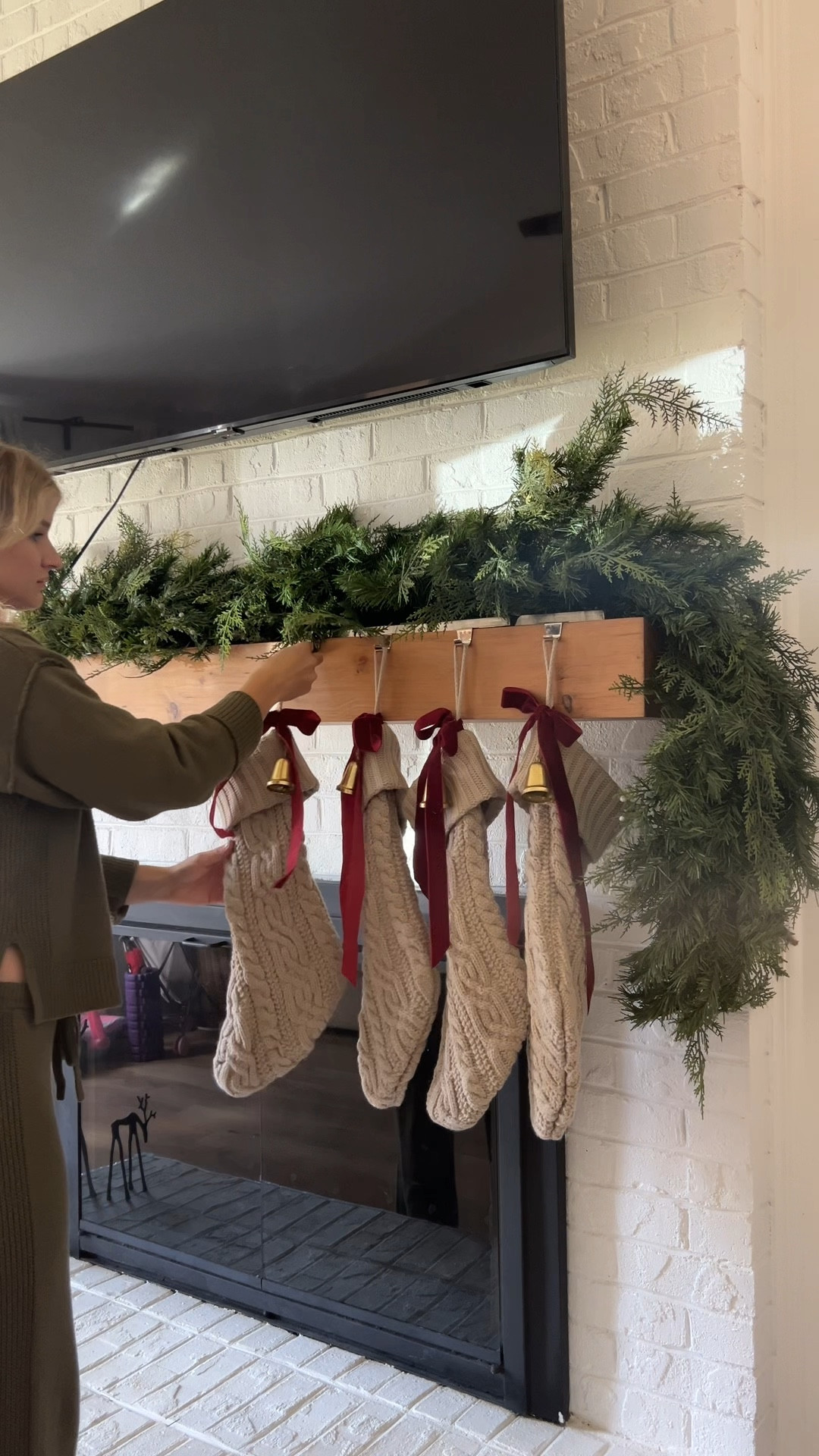 Holiday Reset! Simple Christmas decor 

#LTKHoliday #LTKSeasonal #LTKGiftGuide