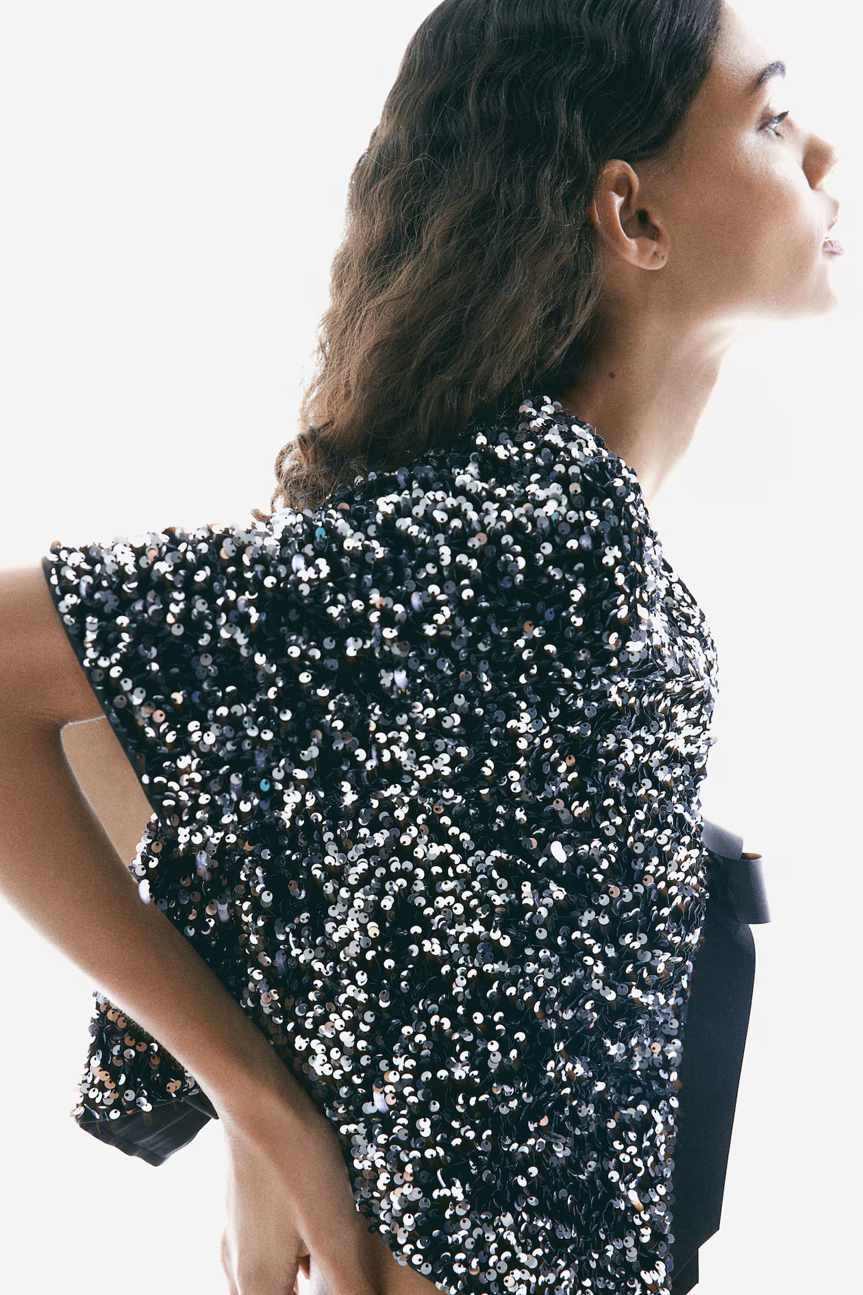 Sequined blouse | H&M (UK, MY, IN, SG, PH, TW, HK)