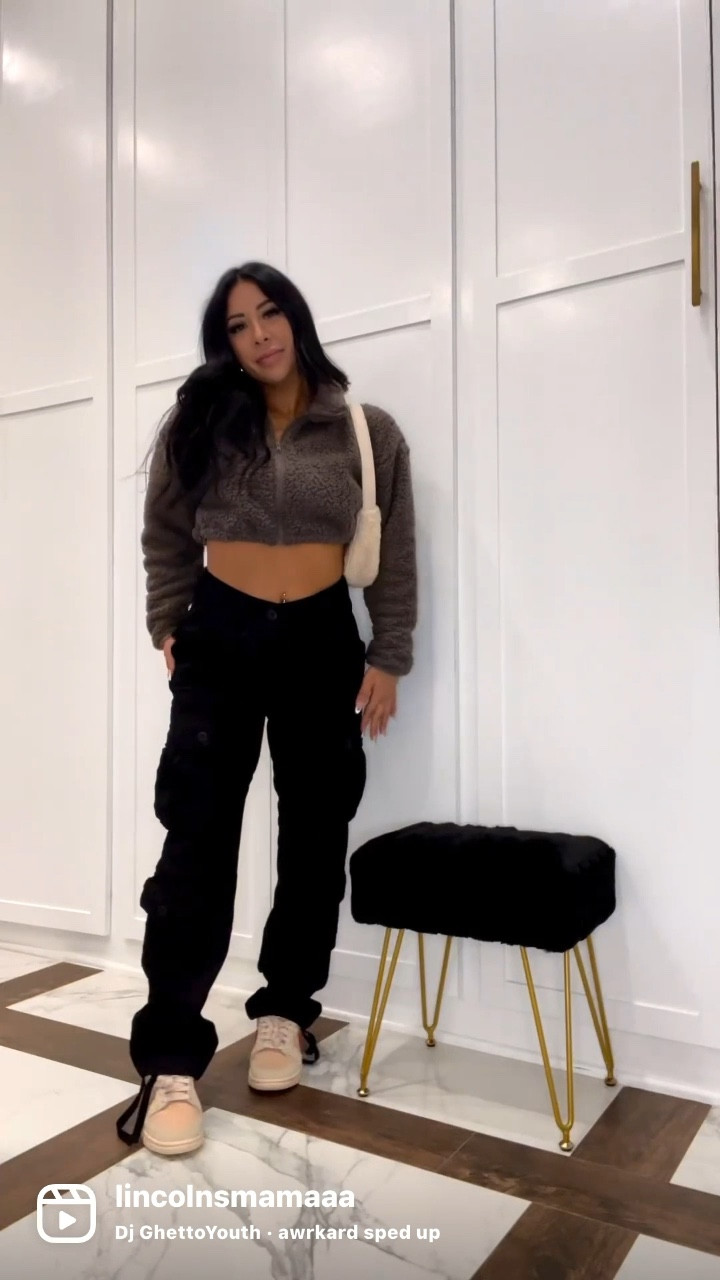 Small in top, pants 29 for oversized fit and sneakers tts 


Skims
Teddy coat
Spanx 
Black boots
Puffer jacket
Lulu belt bag
Uggs
Ultra mini Ugg


Gift Guide
Christmas Decor
Christmas Tree
Holiday Party
Holiday Dress
Knee High Boots
Gifts for Him
Stocking Stuffers
Baby
Gifts for Her

#liketkit 



#liketkit 


#LTKGiftGuide #LTKunder50 #LTKxAF #LTKSeasonal #LTKstyletip #LTKfit #LTKcurves #LTKFind #LTKfit