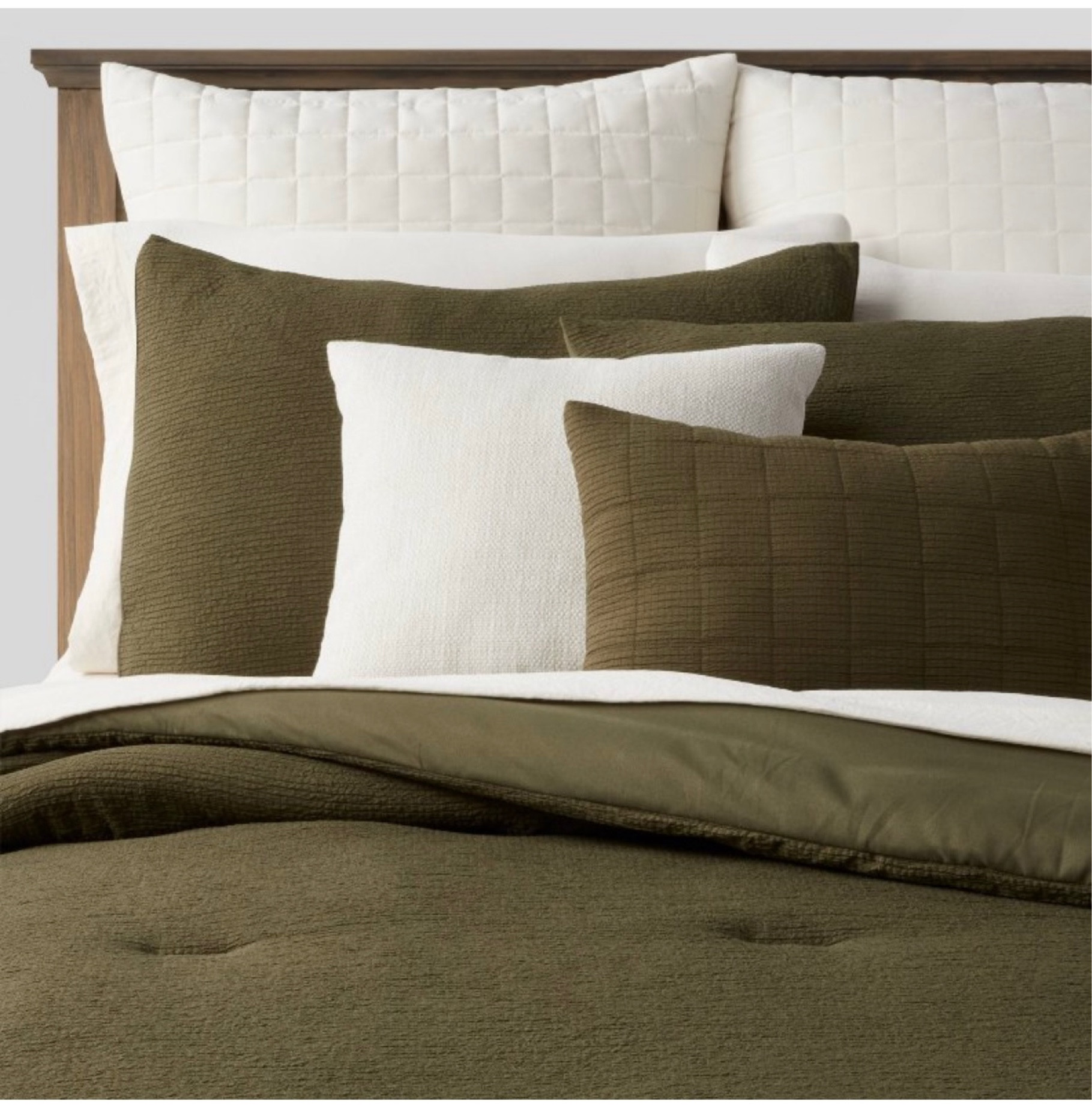 Guest room bedding 

#LTKhome