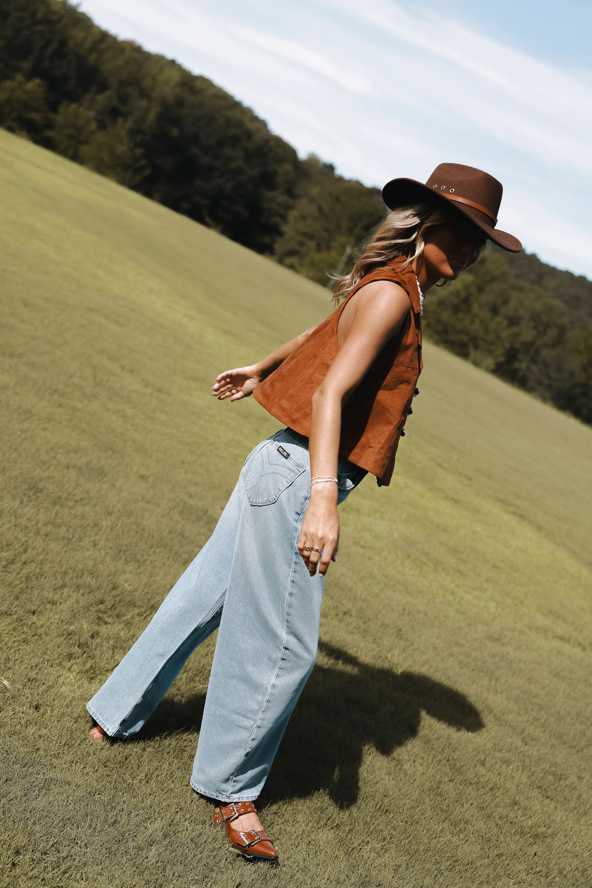 ROLLA'S Gigi Barrel Jeans - Brad Blue | Triple Threads