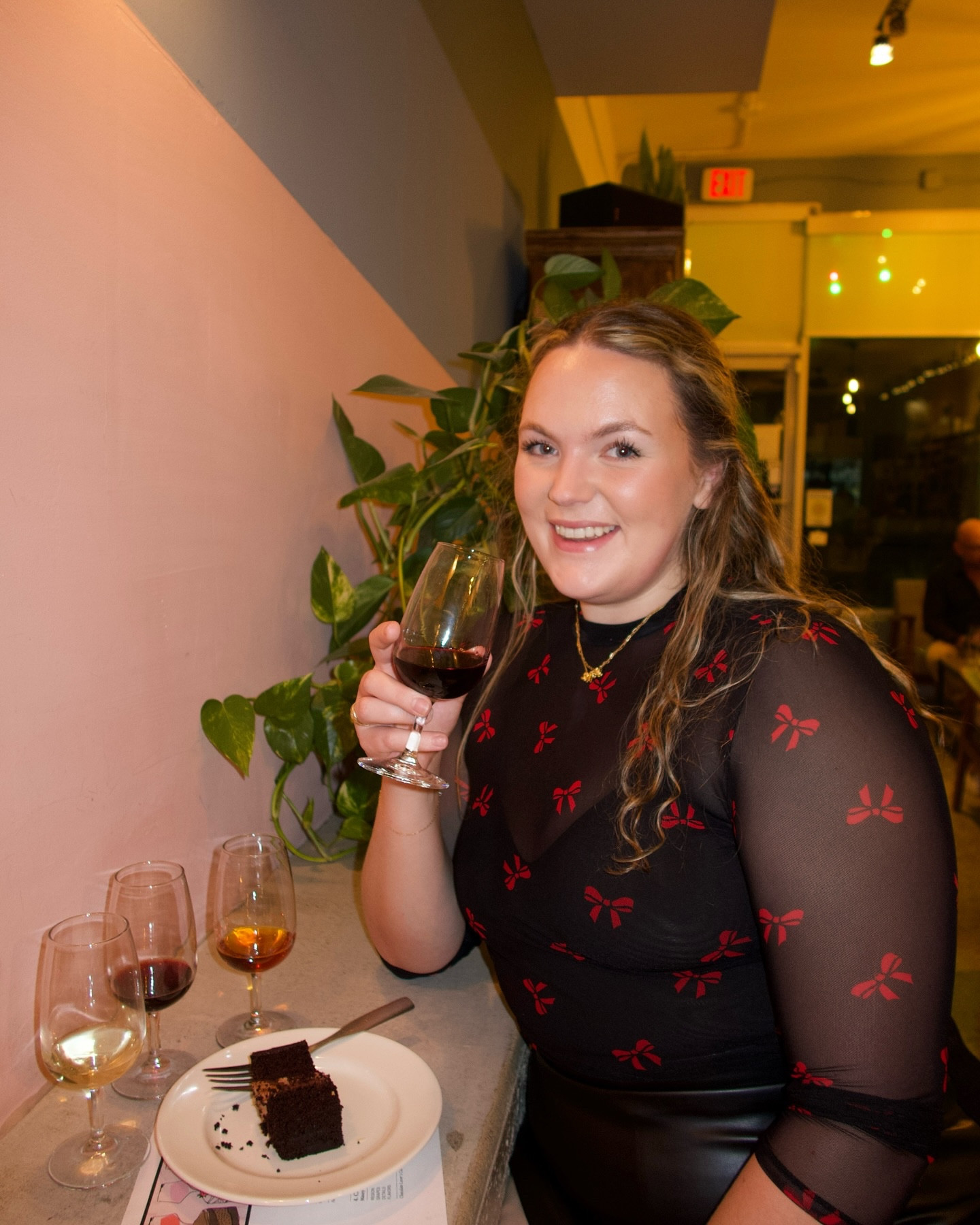 🍷&🍰 Tasting 

We attend a delicious wine and cake tasting seminar at @smallwineshop partnering with @loveleebakeshop as part of the @vlfoodwine this past week! We tried four delicious wine and cake pairings. I think my favorite pairing was the lemon cake and Chardonnay, it was delicious! I also got to try a delicious port wine, which was a delightful treat!

It was the cutest wine shop with a bunch of unique small vineyard wines, and they host a variety of events throughout the month, so be sure to check them out if you haven’t! 

What’s your favorite wine🍷? #vlfwf