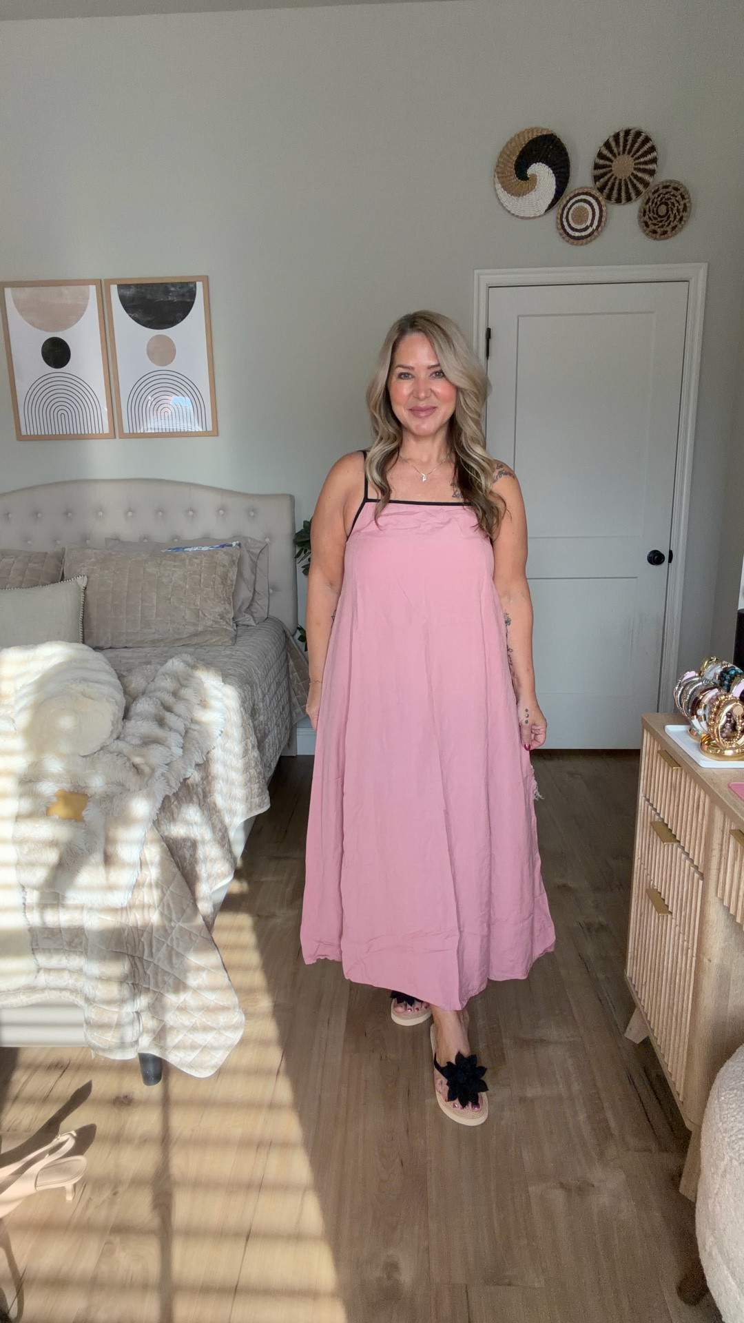 Size medium 
Sandals tts

#LTKPetite #LTKMidsize #LTKOver40