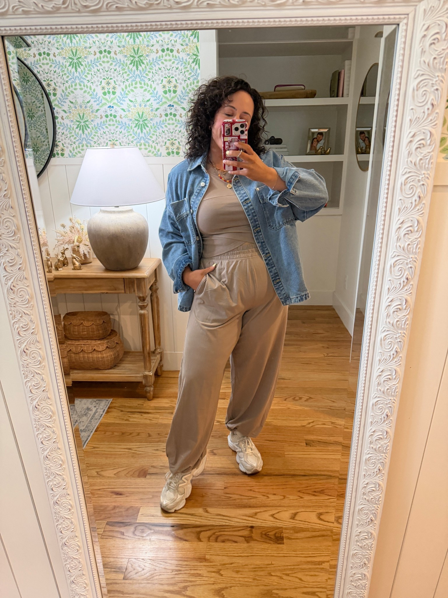 Travel OOTD with free people hot shot set in size XL paired with new balance sneakers 

#LTKTravel #LTKvlog #LTKootd