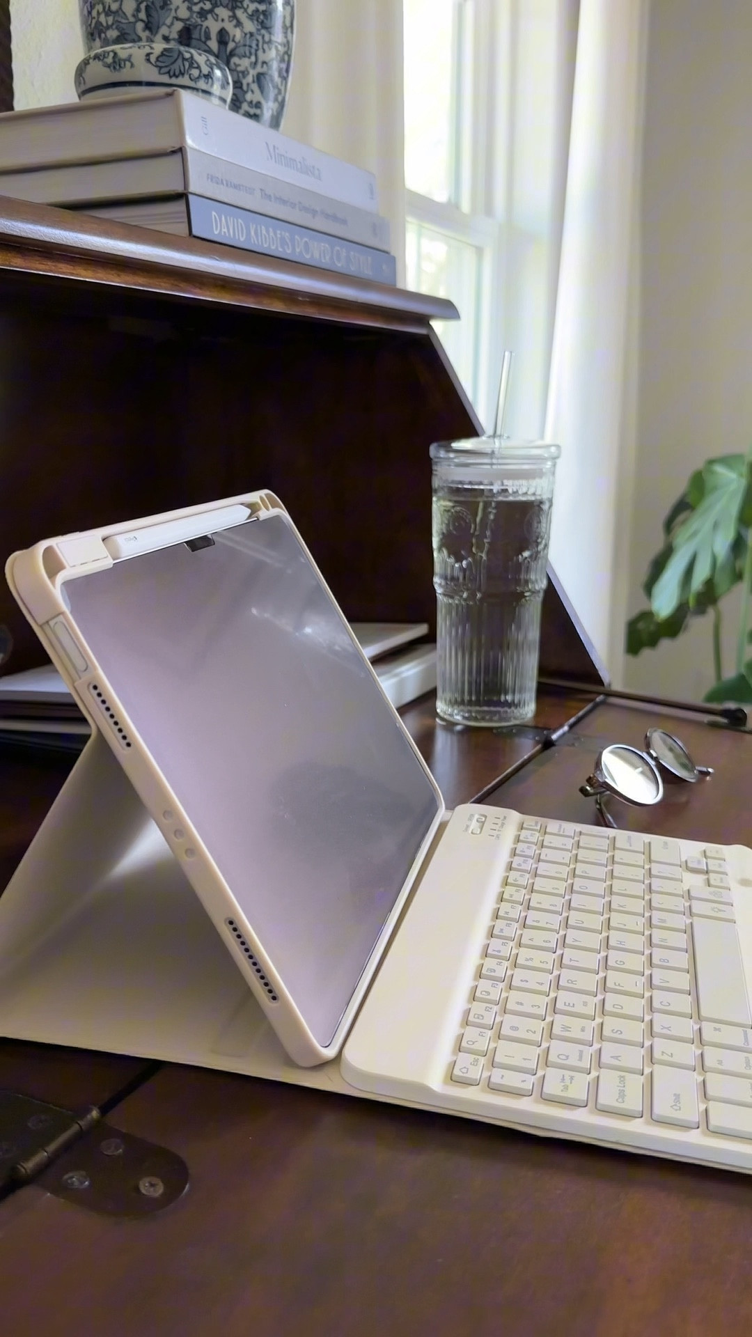 #ad most convenient & compact iPad case with keyboard! @amazon #amazonpartner #founditonamazon 

Keyboard is magnetic, folds up so compact, great for travel! 

#LTKHome #LTKWatchNow #LTKFindsUnder50