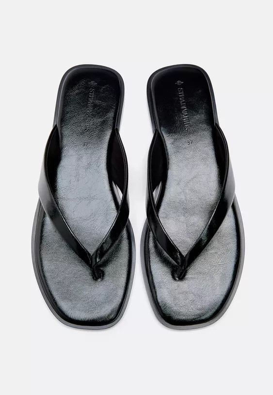 Flat thong sandals - Women's fashion | Stradivarius United Kingdom | Stradivarius (UK)