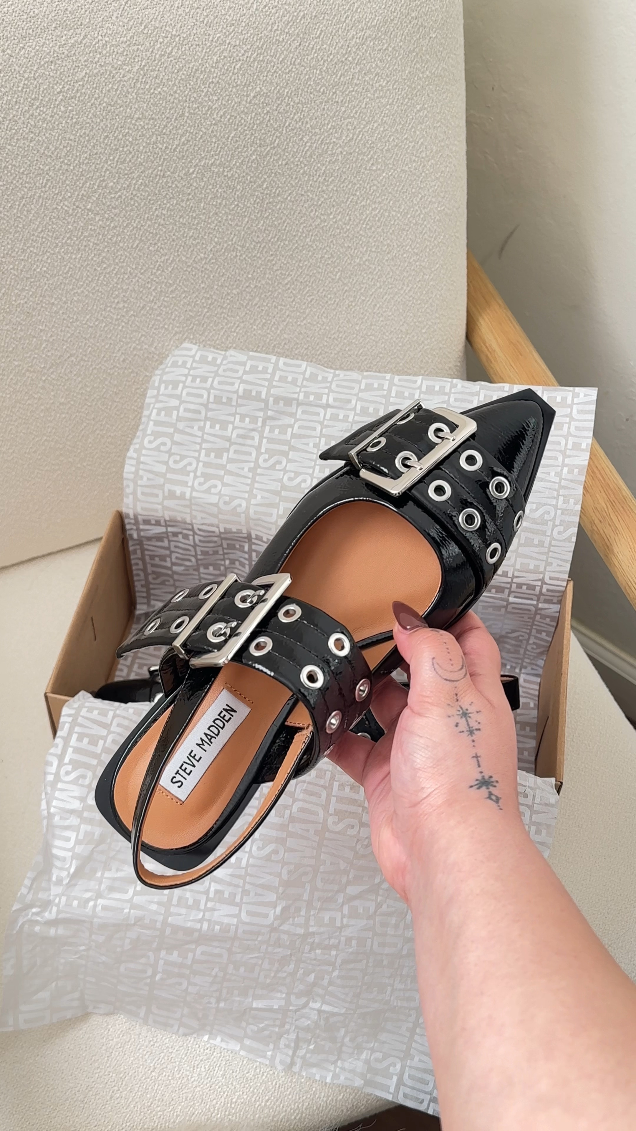 steve madden graya flats 

#LTKGiftGuide #LTKshoecrush #LTKstyletip