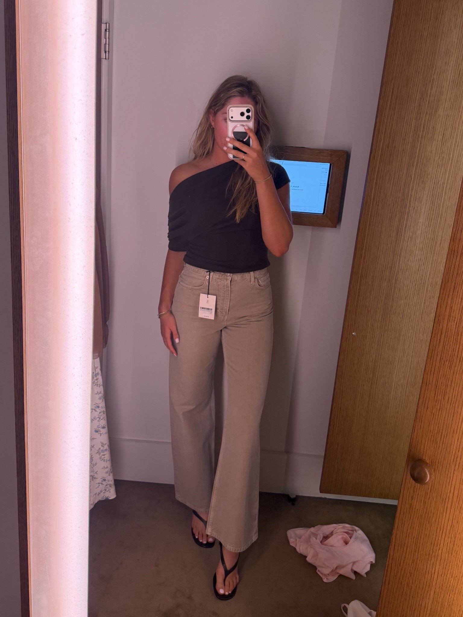 Top: small
Jeans: size 27
Great for long legs 

#LTKootd